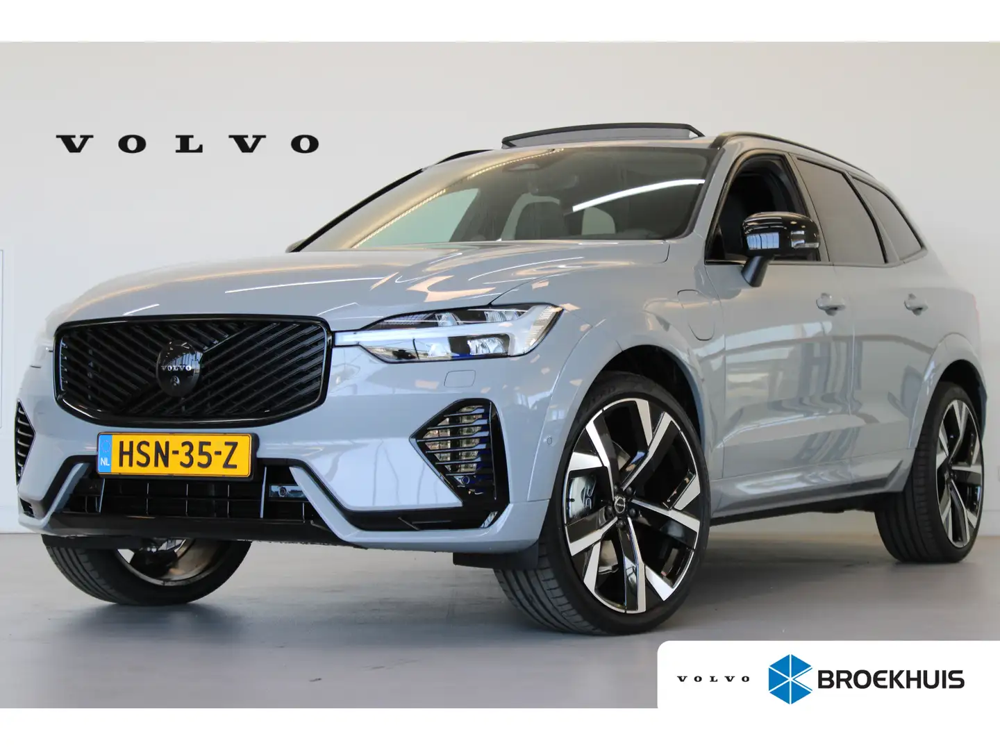 Volvo XC60 T6 350PK AWD Ultra Black Edition | B&W | Luchtveri Grijs - 1