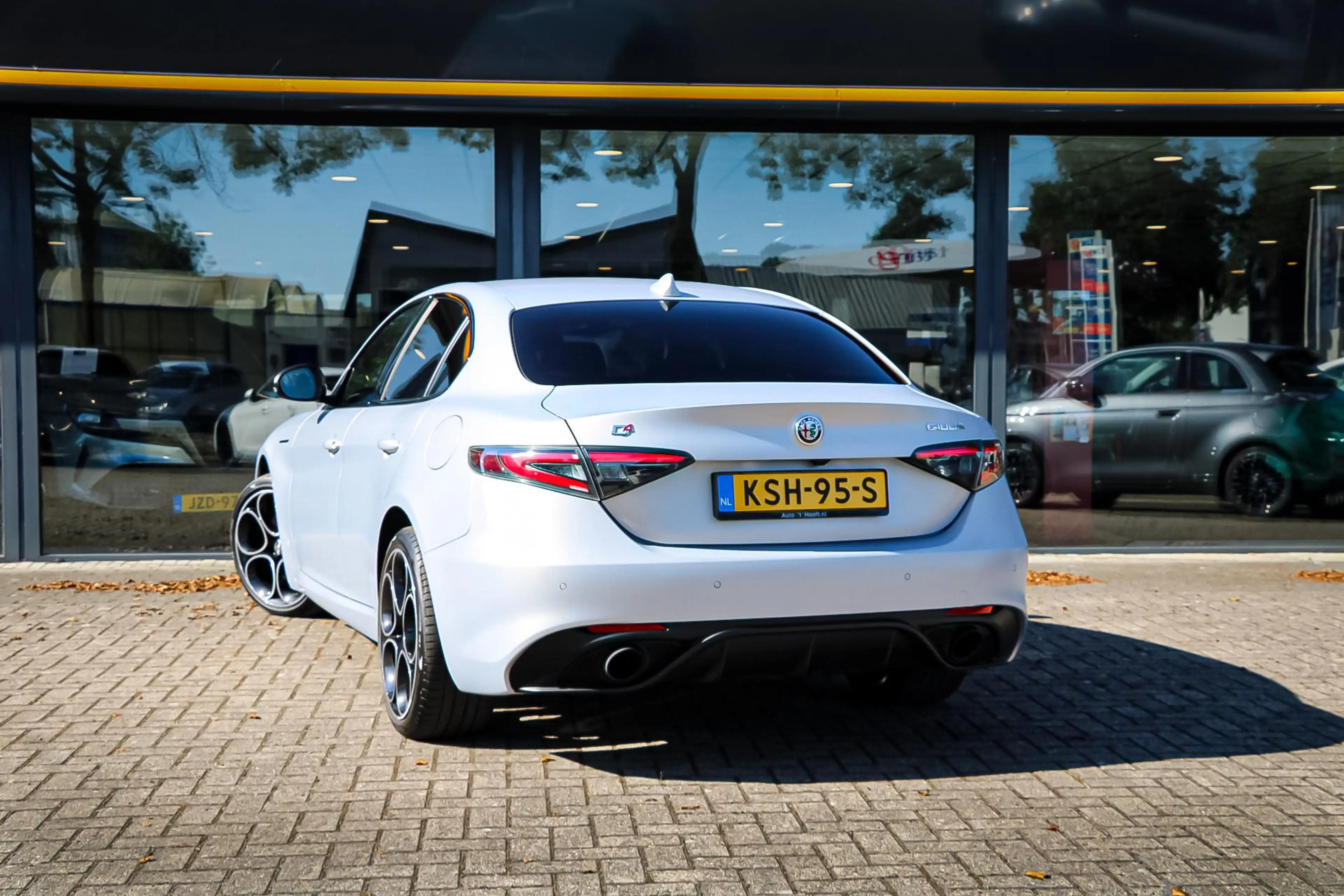 Alfa Romeo Giulia 2.0 T GME AWD Competizione — photo 2