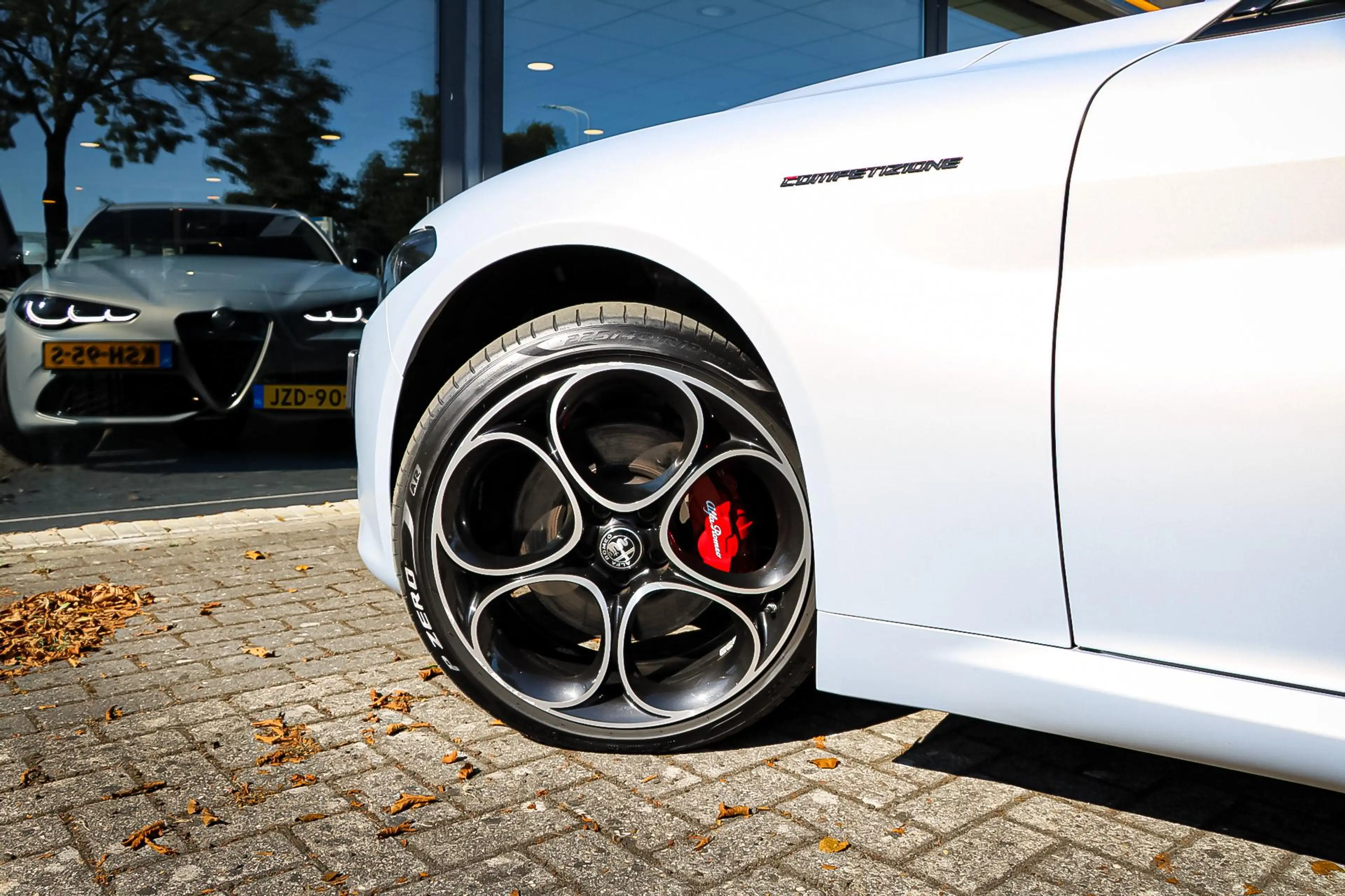 Alfa Romeo Giulia 2.0 T GME AWD Competizione — photo 8