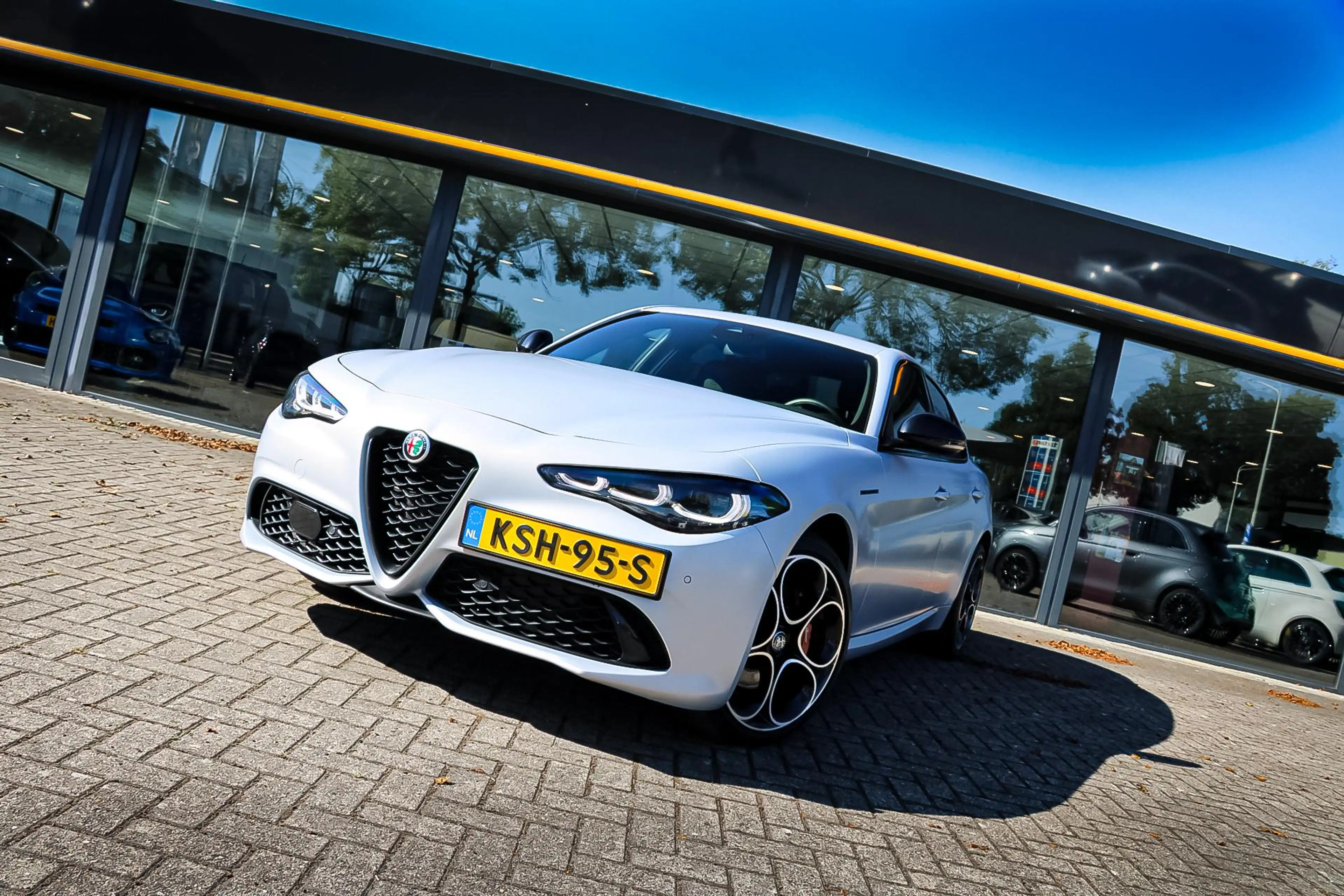 Alfa Romeo Giulia 2.0 T GME AWD Competizione — photo 3