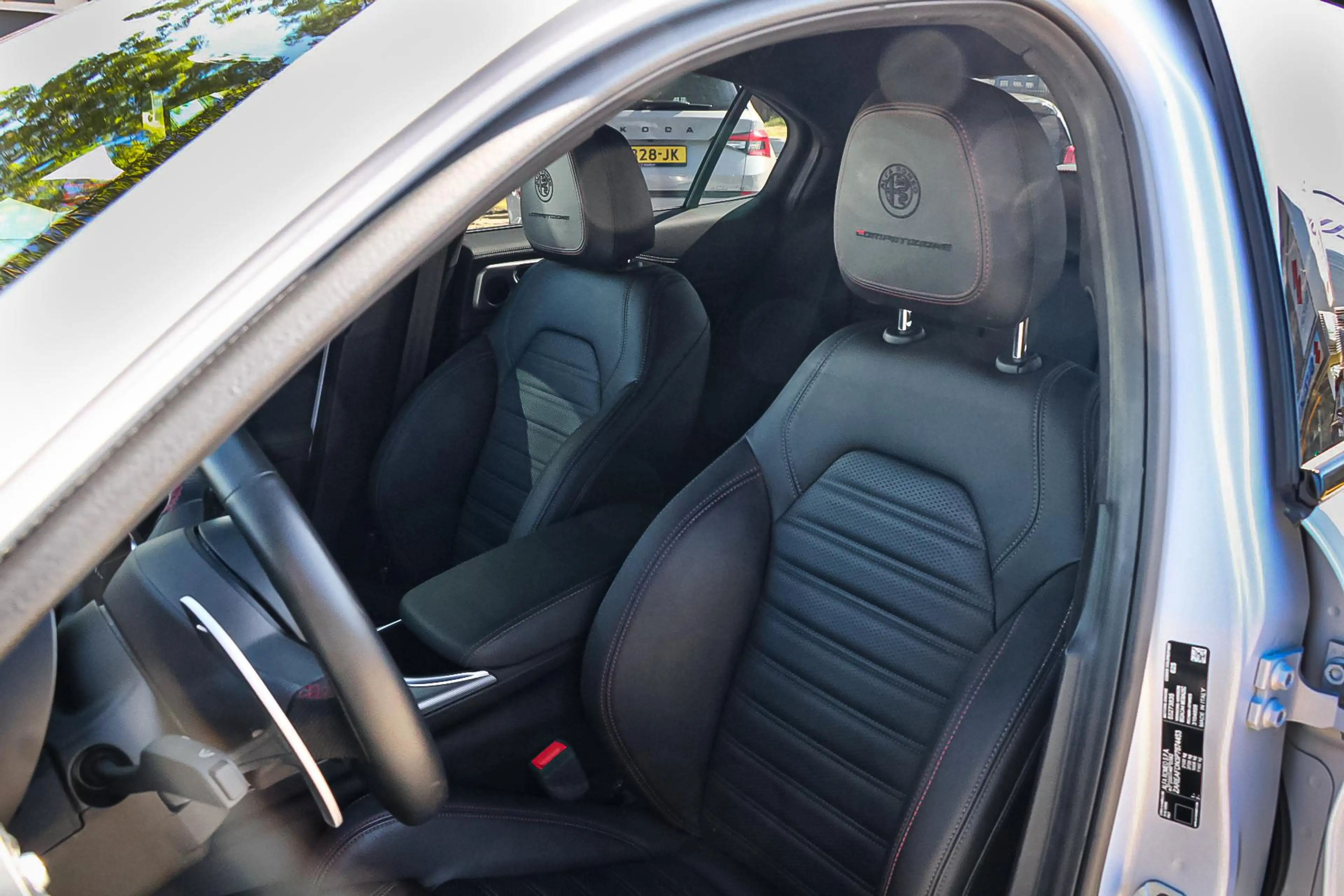 Alfa Romeo Giulia 2.0 T GME AWD Competizione — photo 10