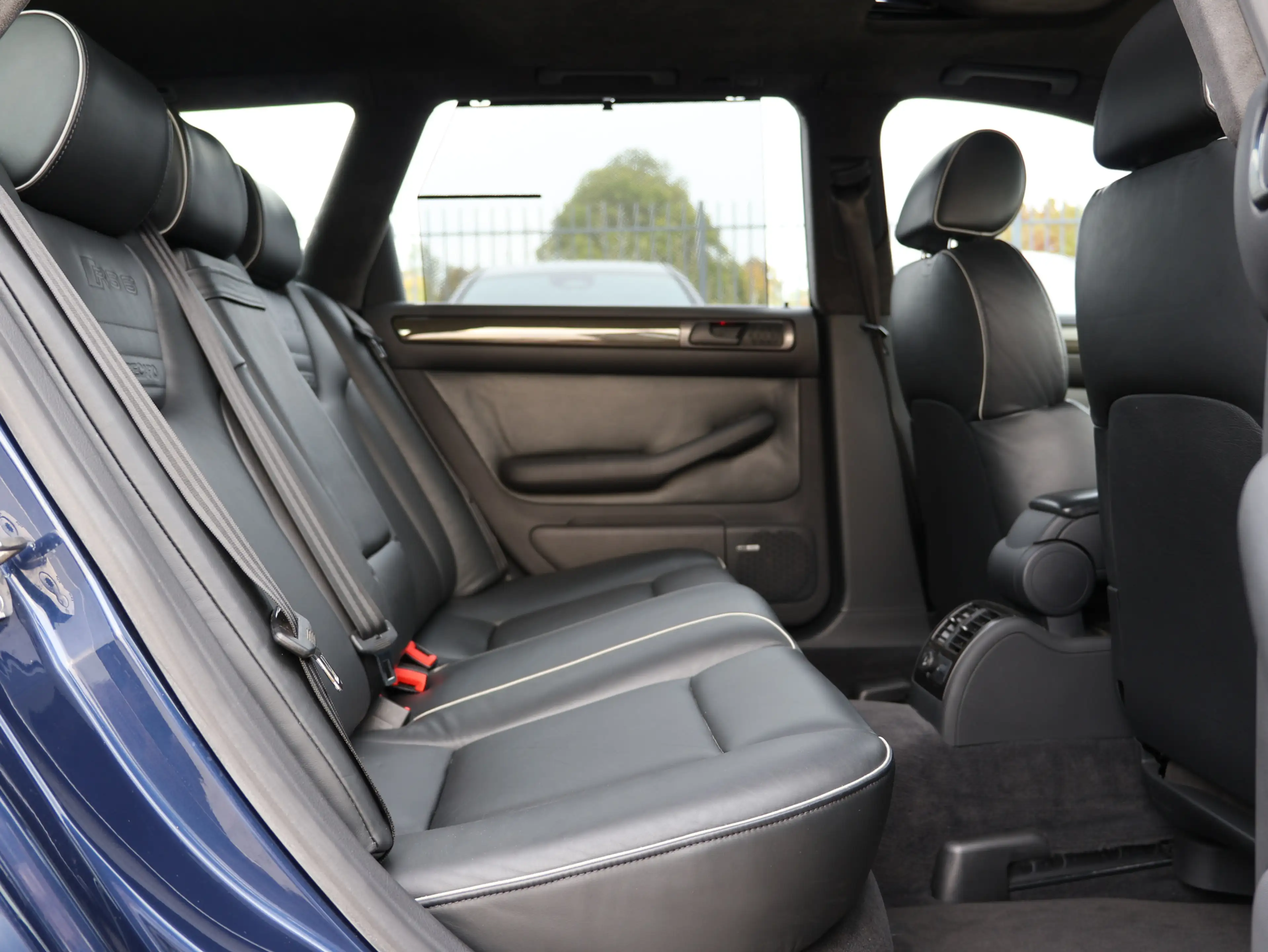 Audi RS6 Avant 4.2 quattro - 3.HAND UNFALLFREI — photo 35