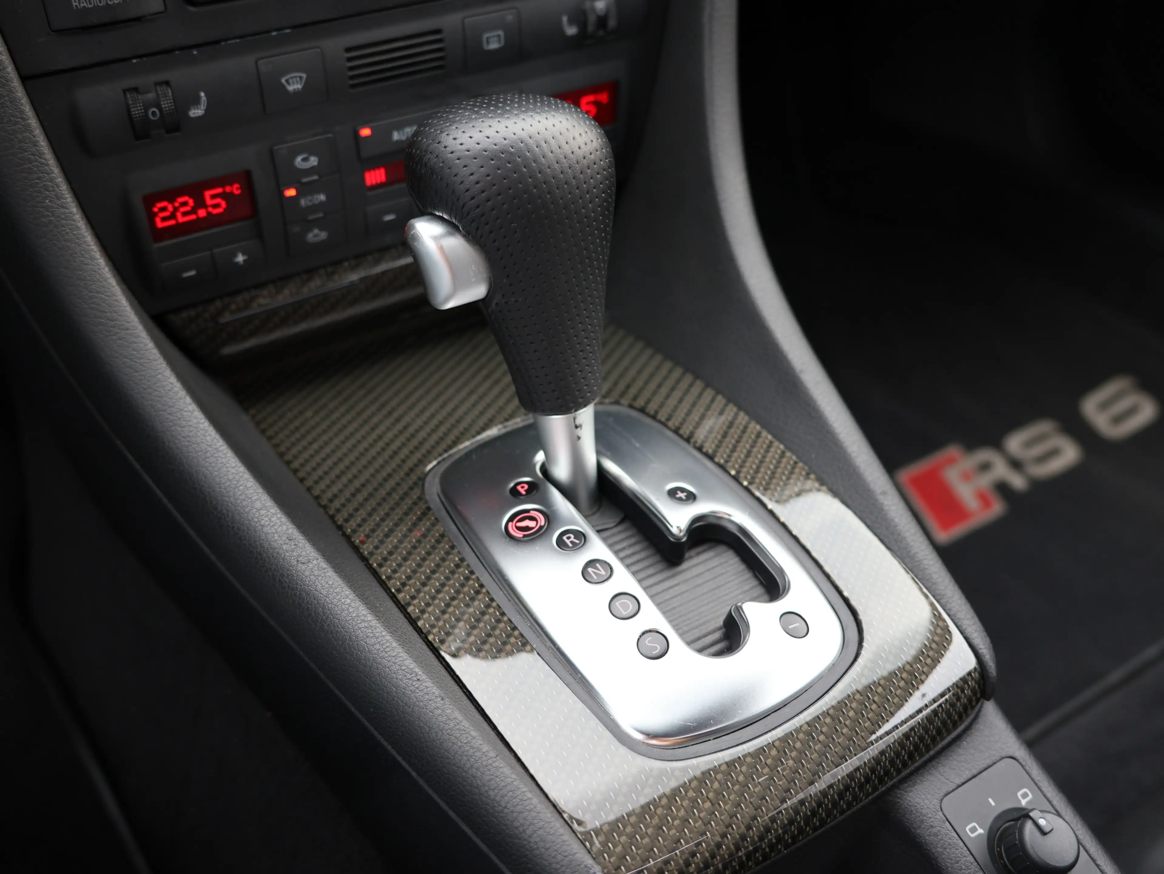 Audi RS6 Avant 4.2 quattro - 3.HAND UNFALLFREI — photo 45