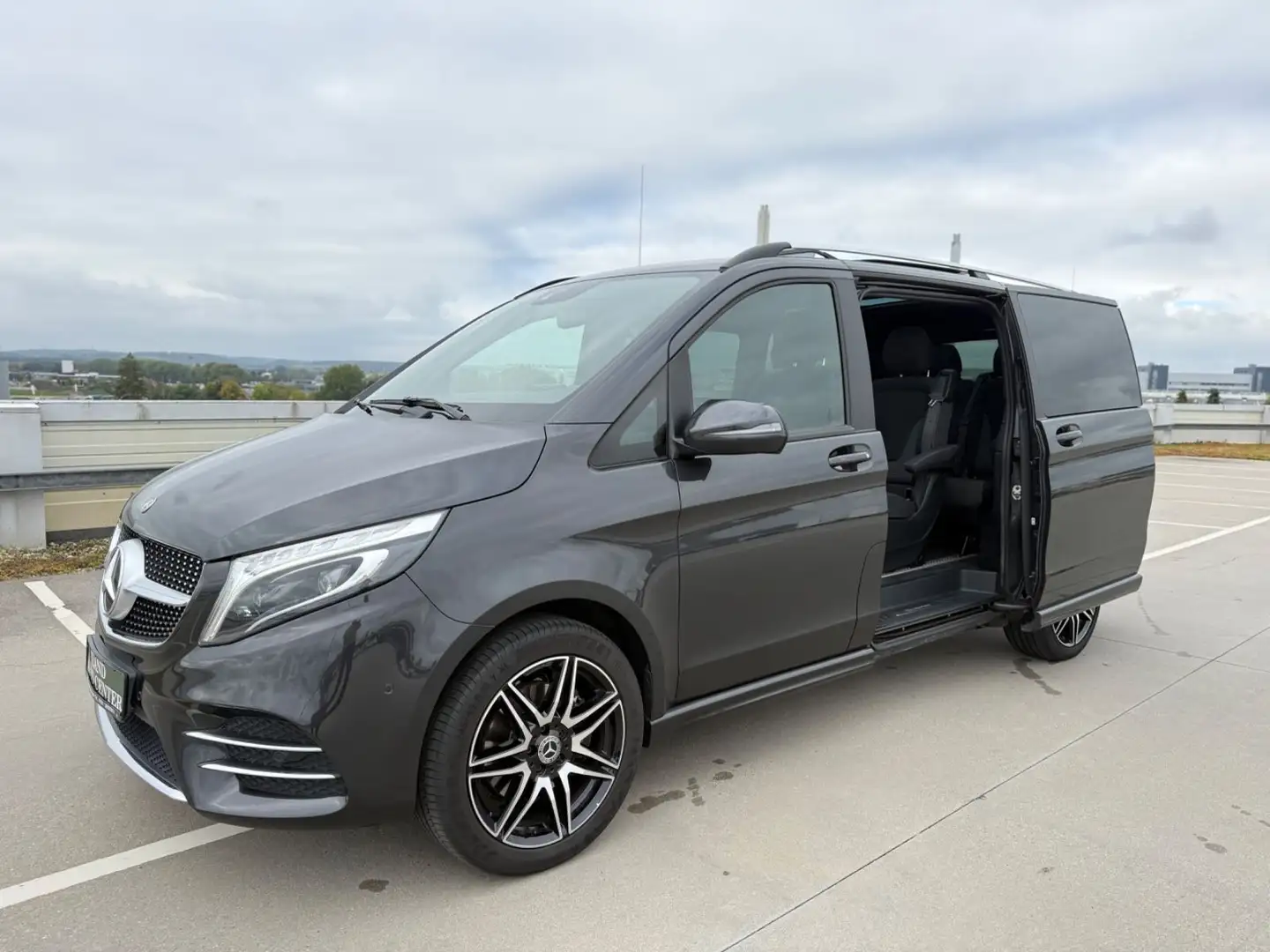 Mercedes-Benz V 300 d LANG*4x4*AMG*PANO*DISTRO*AHK*7-SITZER* Gris - 2