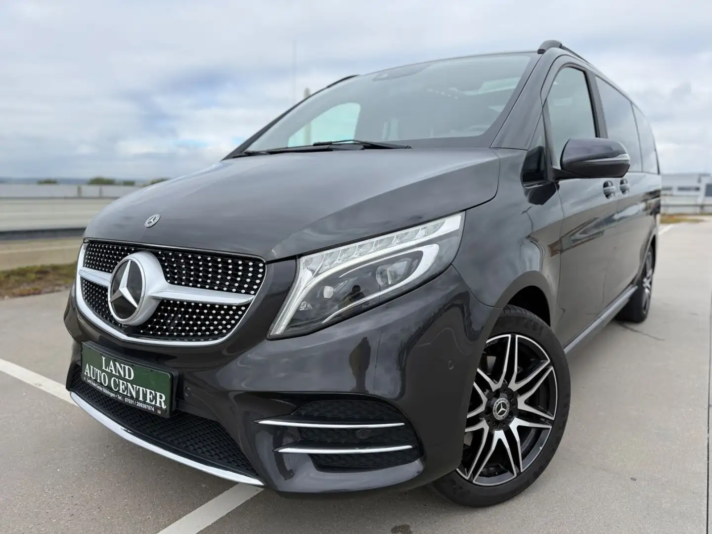 Mercedes-Benz V 300 d LANG*4x4*AMG*PANO*DISTRO*AHK*7-SITZER* Gris - 1