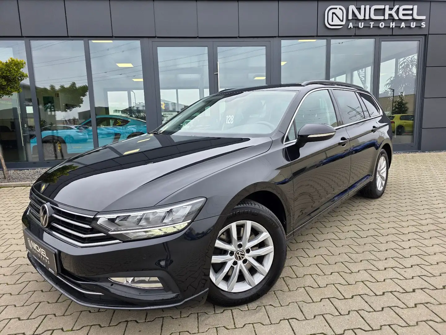 Volkswagen Passat Variant Passat Var. Business*Led*Digi-Tacho*Dcc*R-Line*A Schwarz - 1