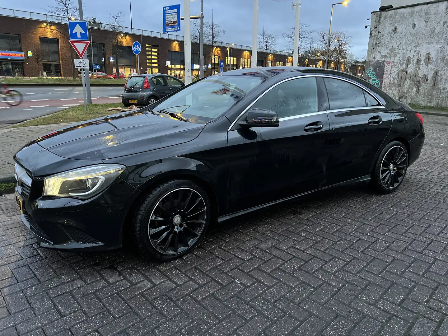 Mercedes-Benz CLA 180 BlueEFFICIENCY Edition - 1
