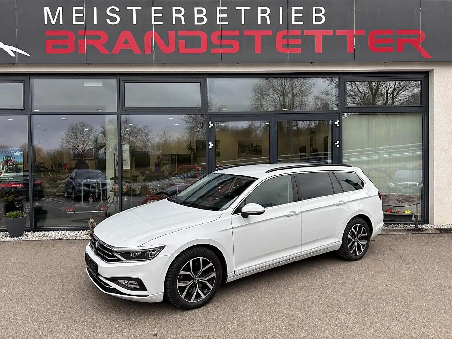 Volkswagen Passat Variant Business 2,0 SCR TDI DSG Weiß - 1