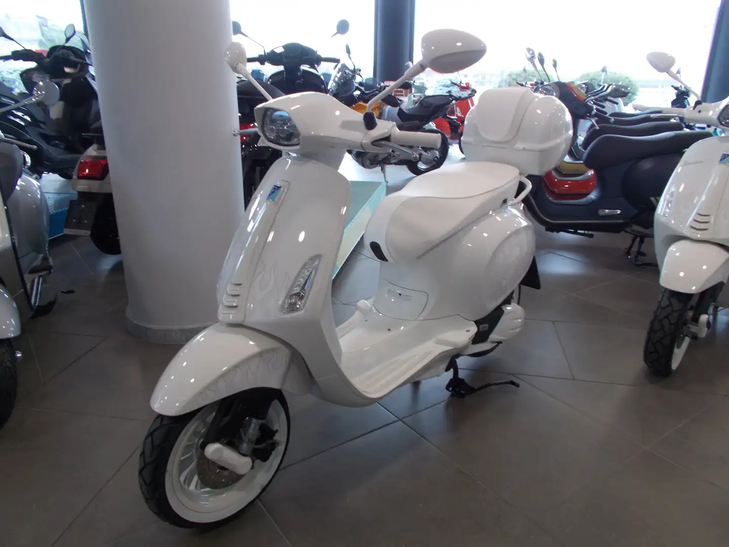 Vespa Sprint S 125 JUSTIN BIEBER Bílá - 2