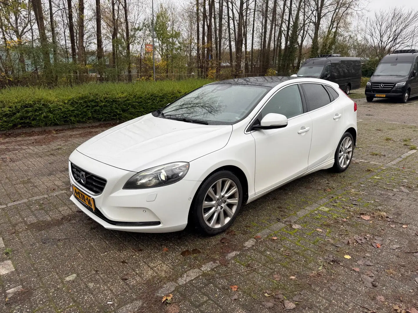 Volvo V40 1.6 D2 Summum Panorama Leder White Metallic Wit - 1