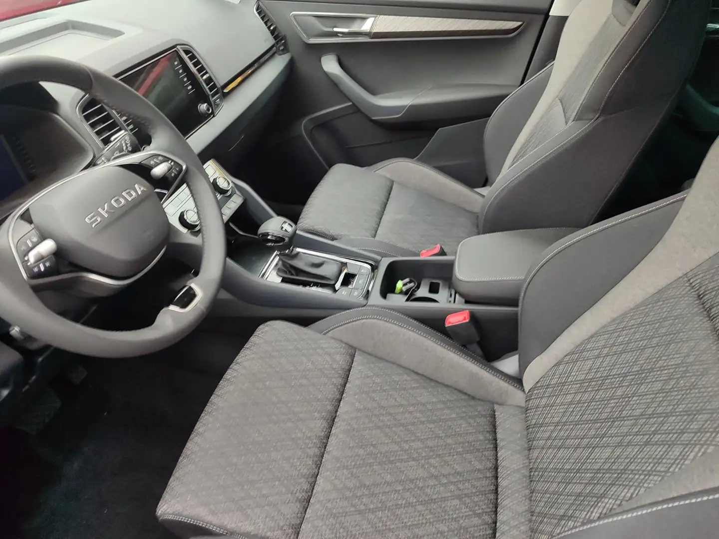 Skoda Karoq Selection 1,5 TSI NAVI LED LADEBODEN Grau - 2