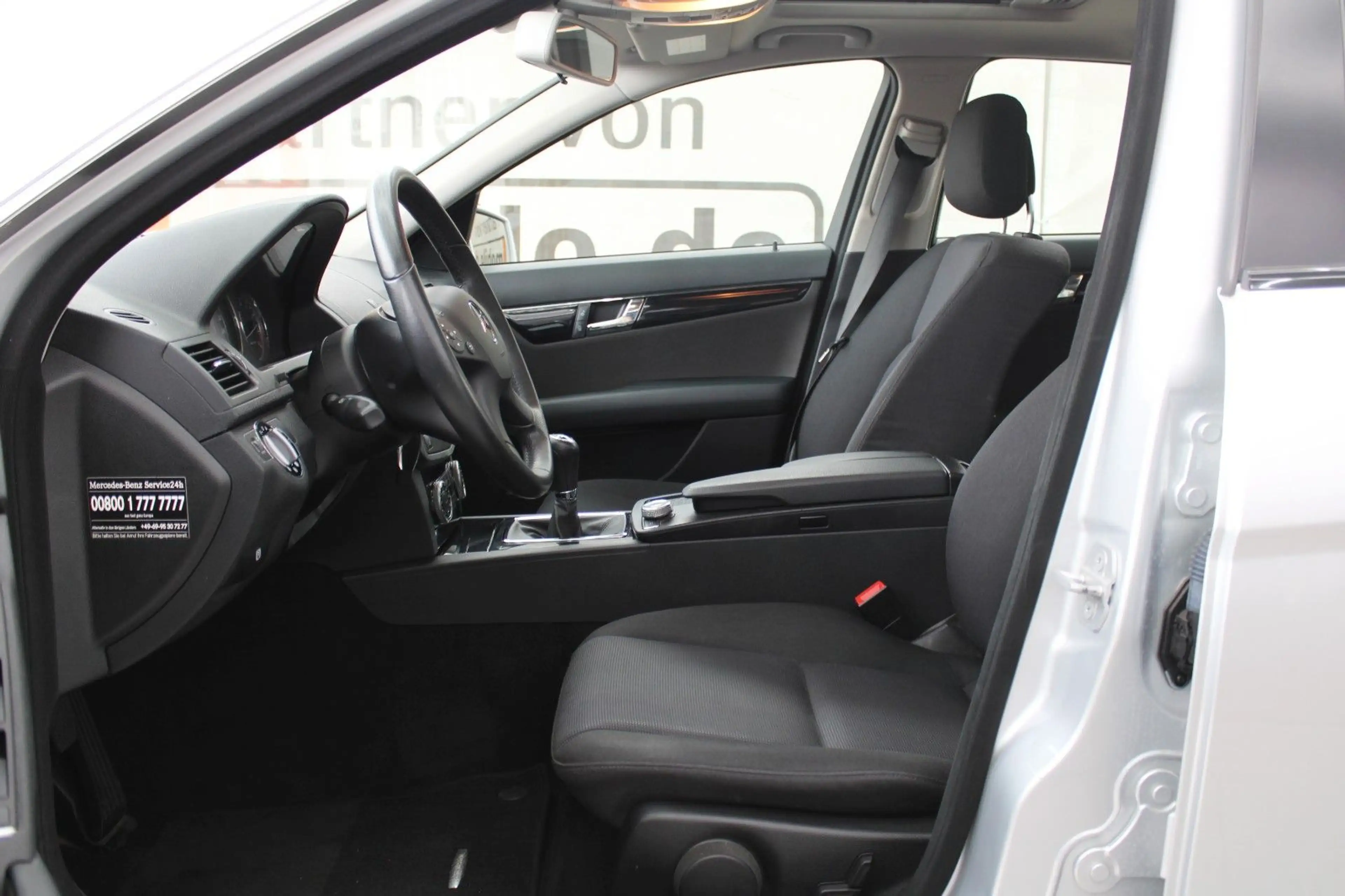 Mercedes-Benz C 180 K*Inspektion Neu*Scheckheft*Einparkhilfe* — photo 4
