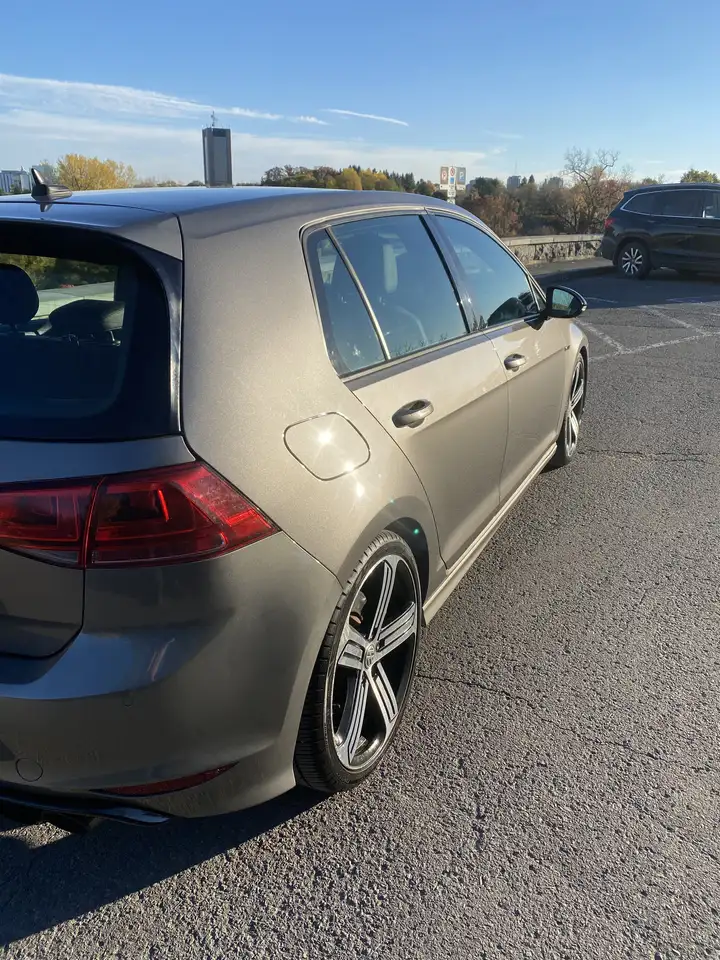 Volkswagen Golf R снимка Volkswagen Golf R