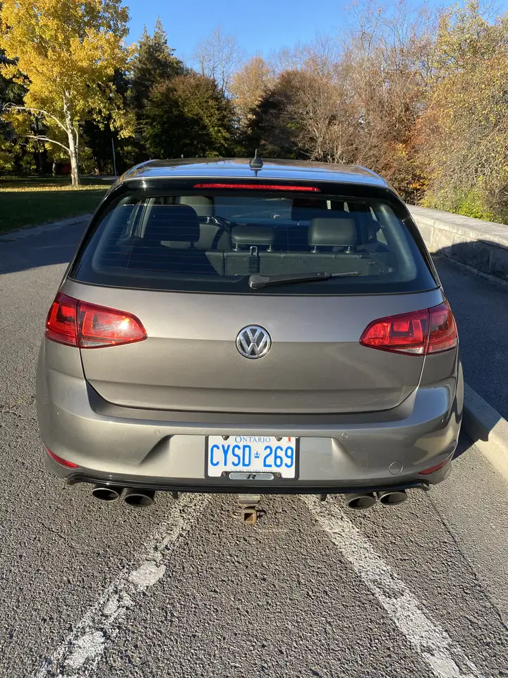Volkswagen Golf R снимка Volkswagen Golf R