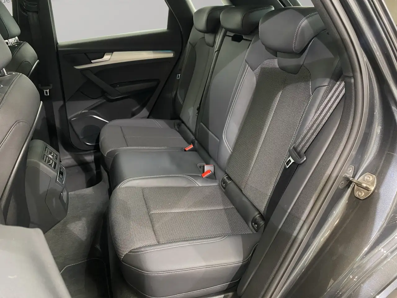 Audi Q5 40 2.0 TDI quattro S-tronic S-Line "Midnight Edit 9