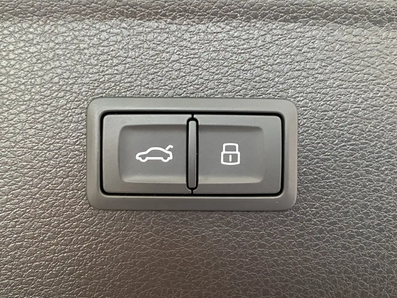 Audi Q5 40 2.0 TDI quattro S-tronic S-Line "Midnight Edit 12