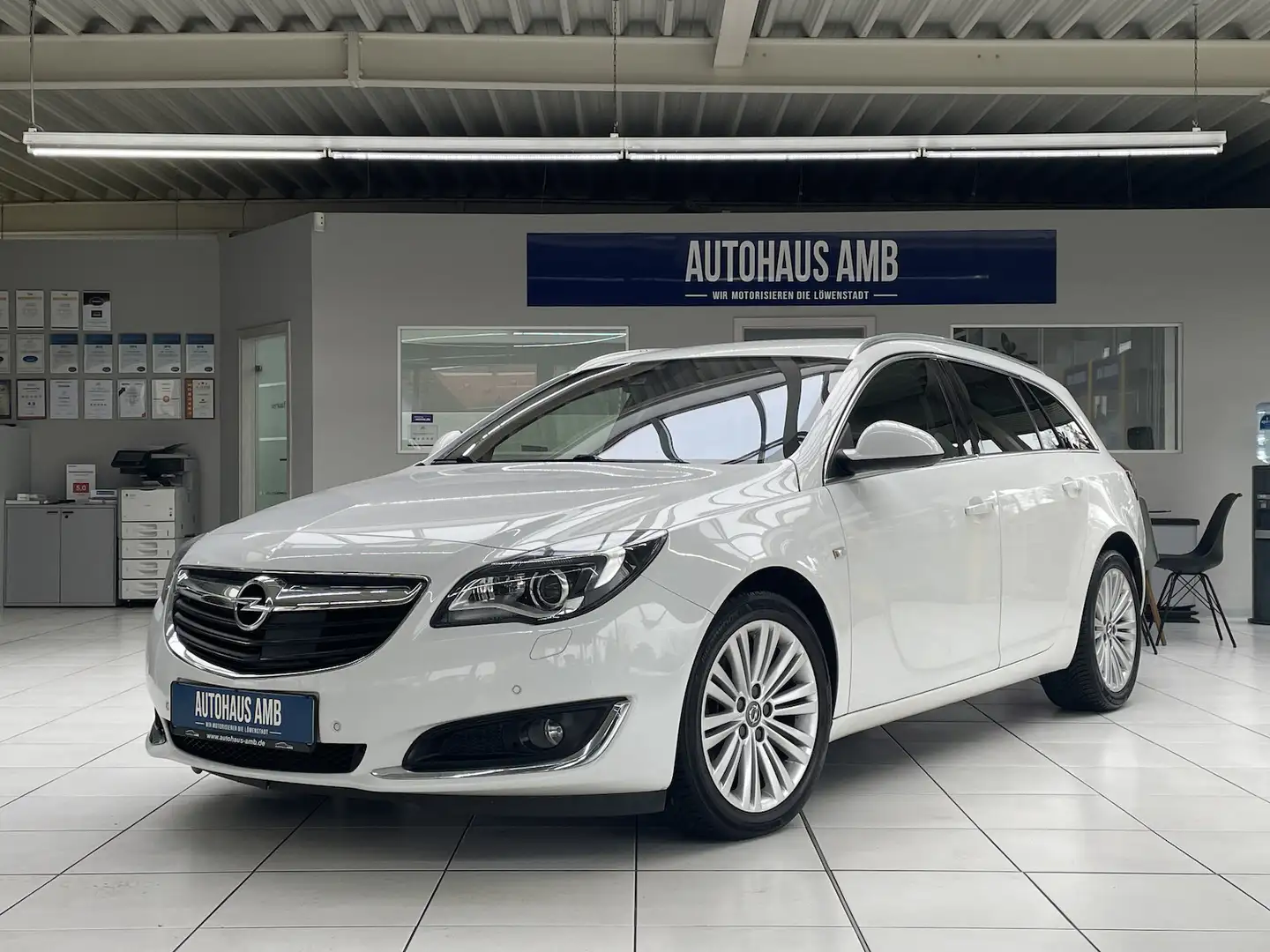 Opel Insignia 2.0 Inovation Navi BiXenon Bose Kamera Weiß - 1