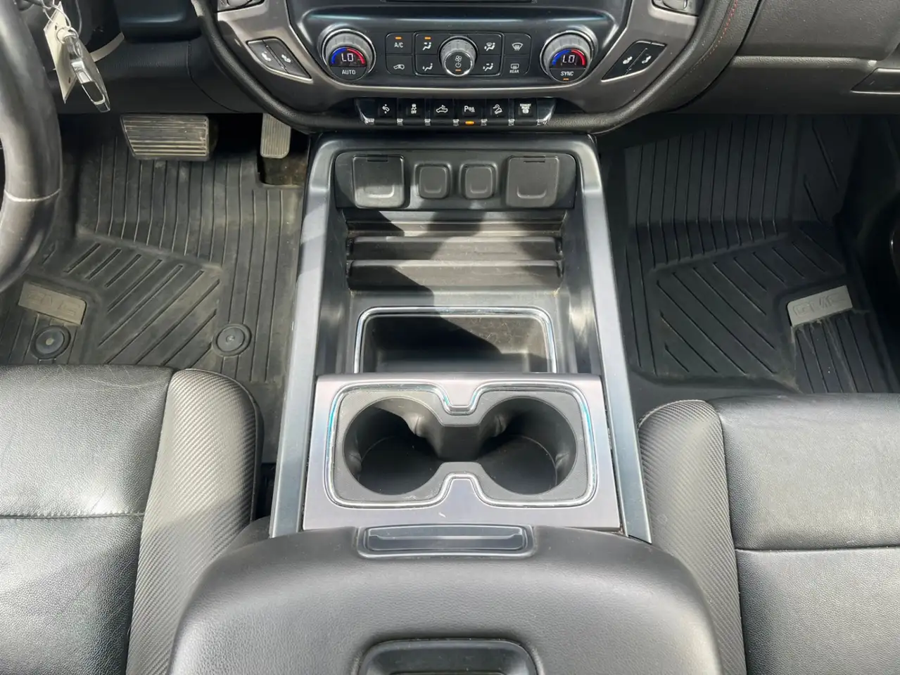 GMC Sierra 2500HD снимка GMC Sierra 2500HD