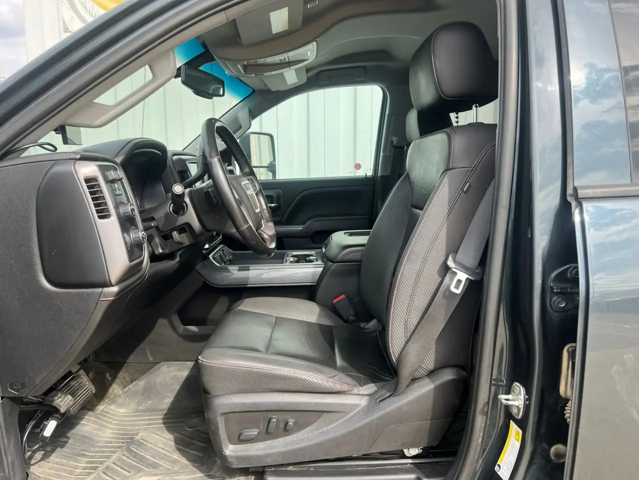 GMC Sierra 2500HD снимка GMC Sierra 2500HD