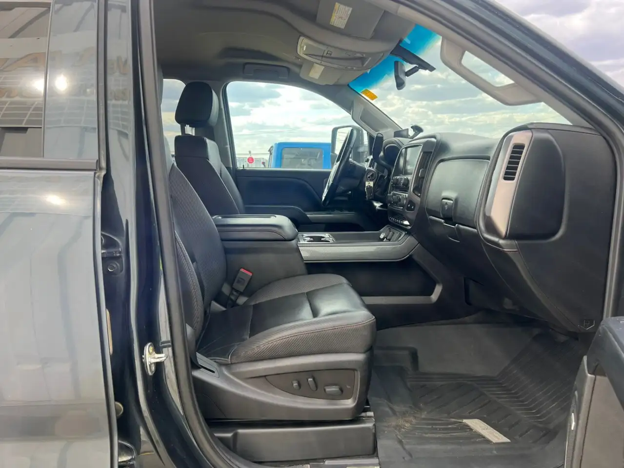 GMC Sierra 2500HD снимка GMC Sierra 2500HD