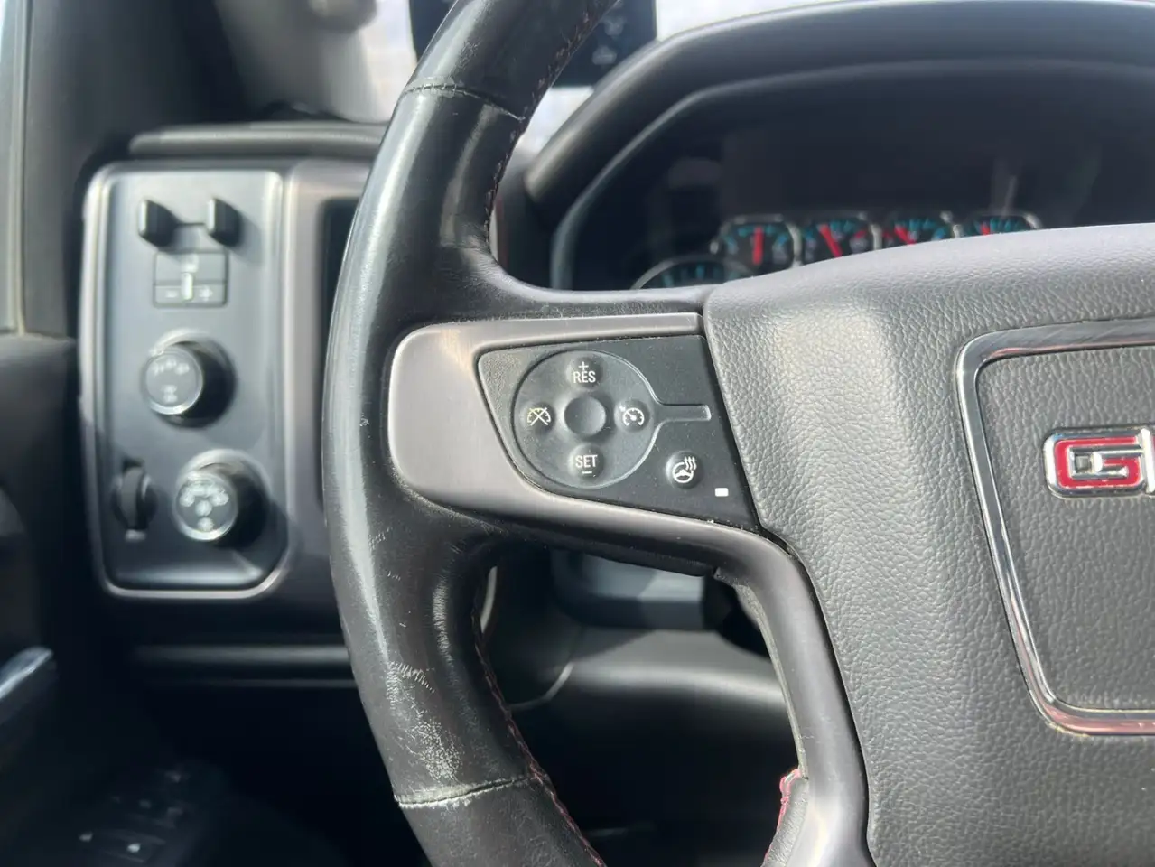GMC Sierra 2500HD снимка GMC Sierra 2500HD