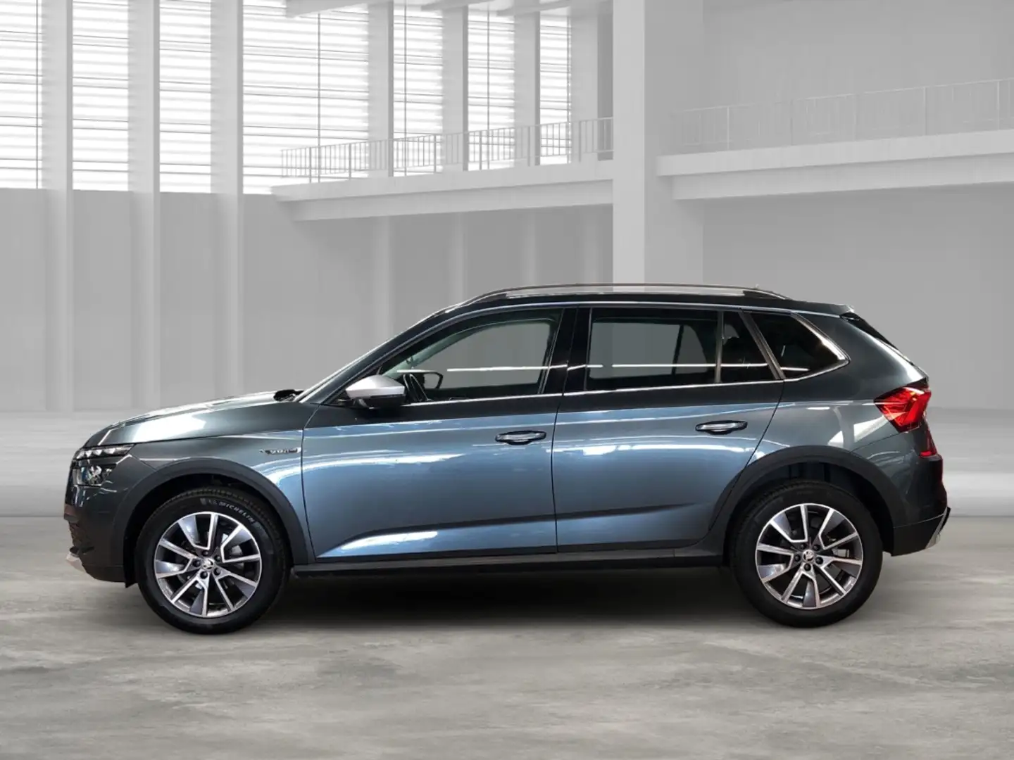 Skoda Kamiq Scoutline 1.6 TDI DSG AHK Navi LED Kurvenlicht Spe Grau - 2