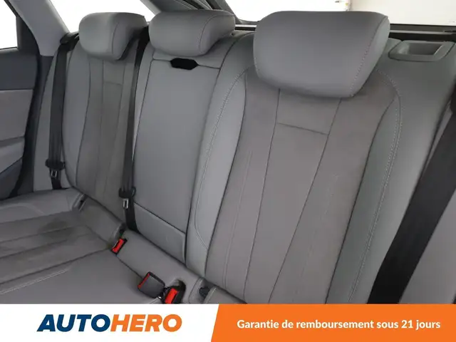 Audi A4 view 14