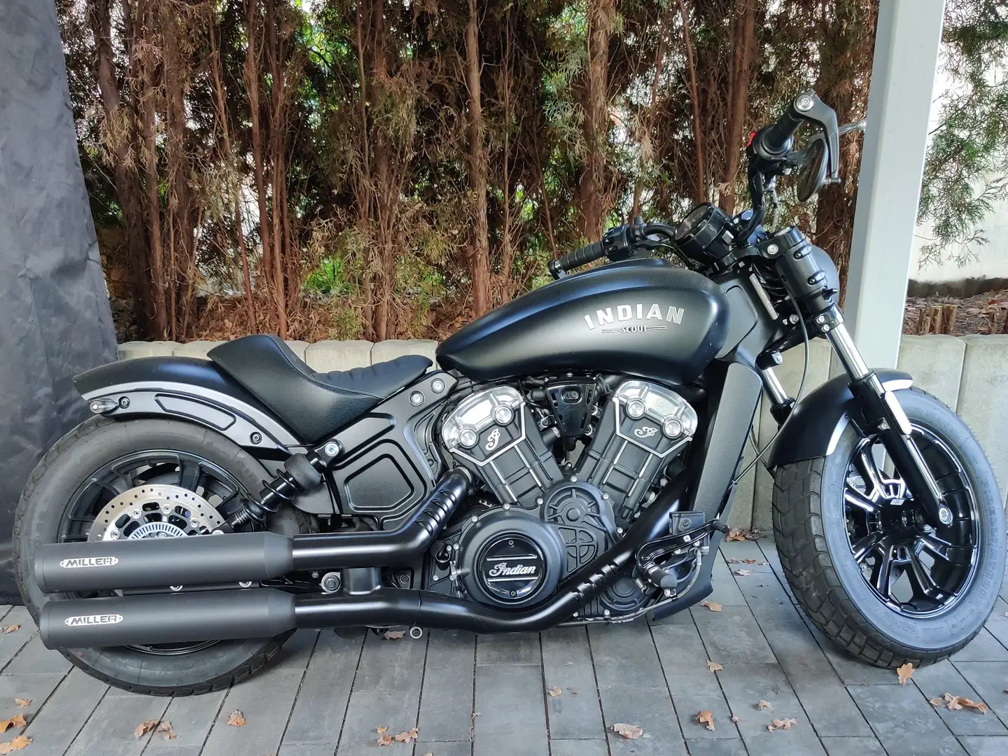 Indian Scout Bobber Negro - 2