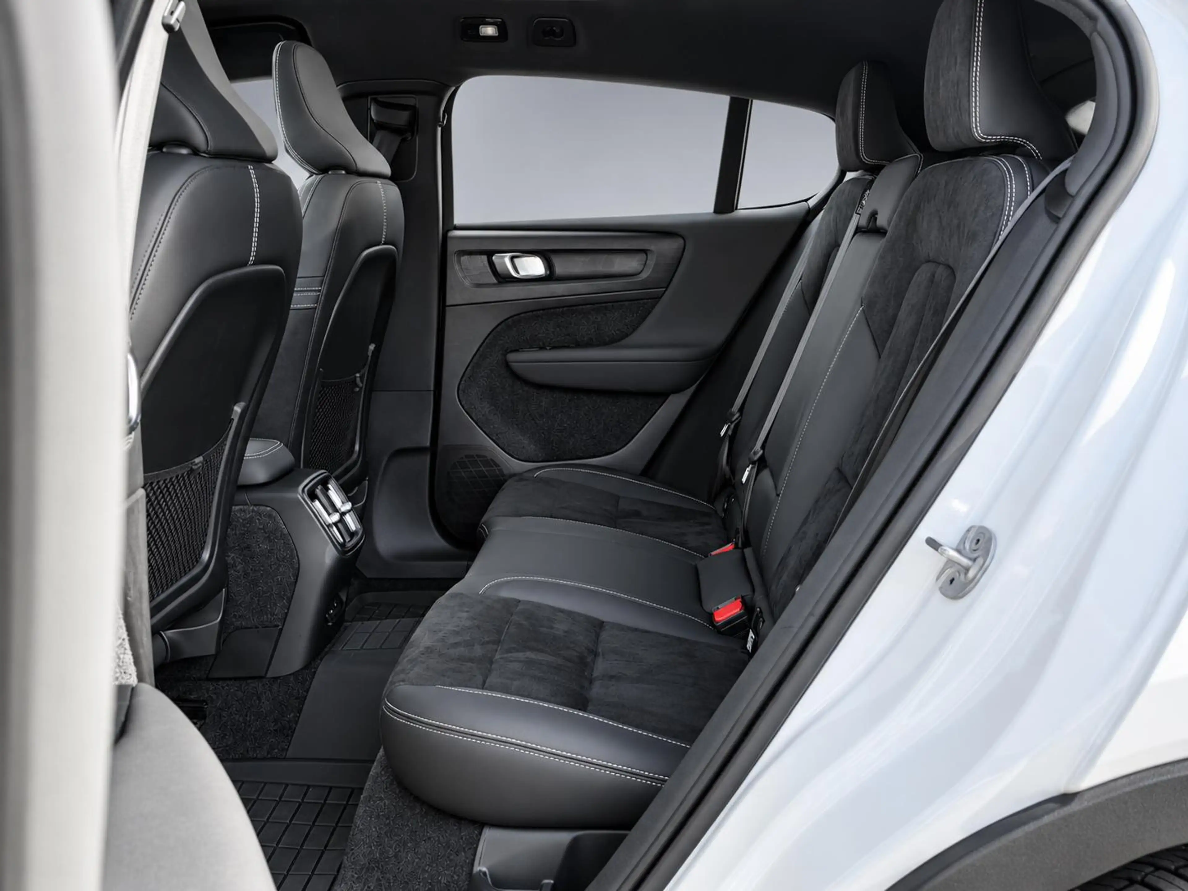 Volvo C40 Recharge Plus 69 kWh SOH 94,3% | Panoramadak | Pil — photo 7