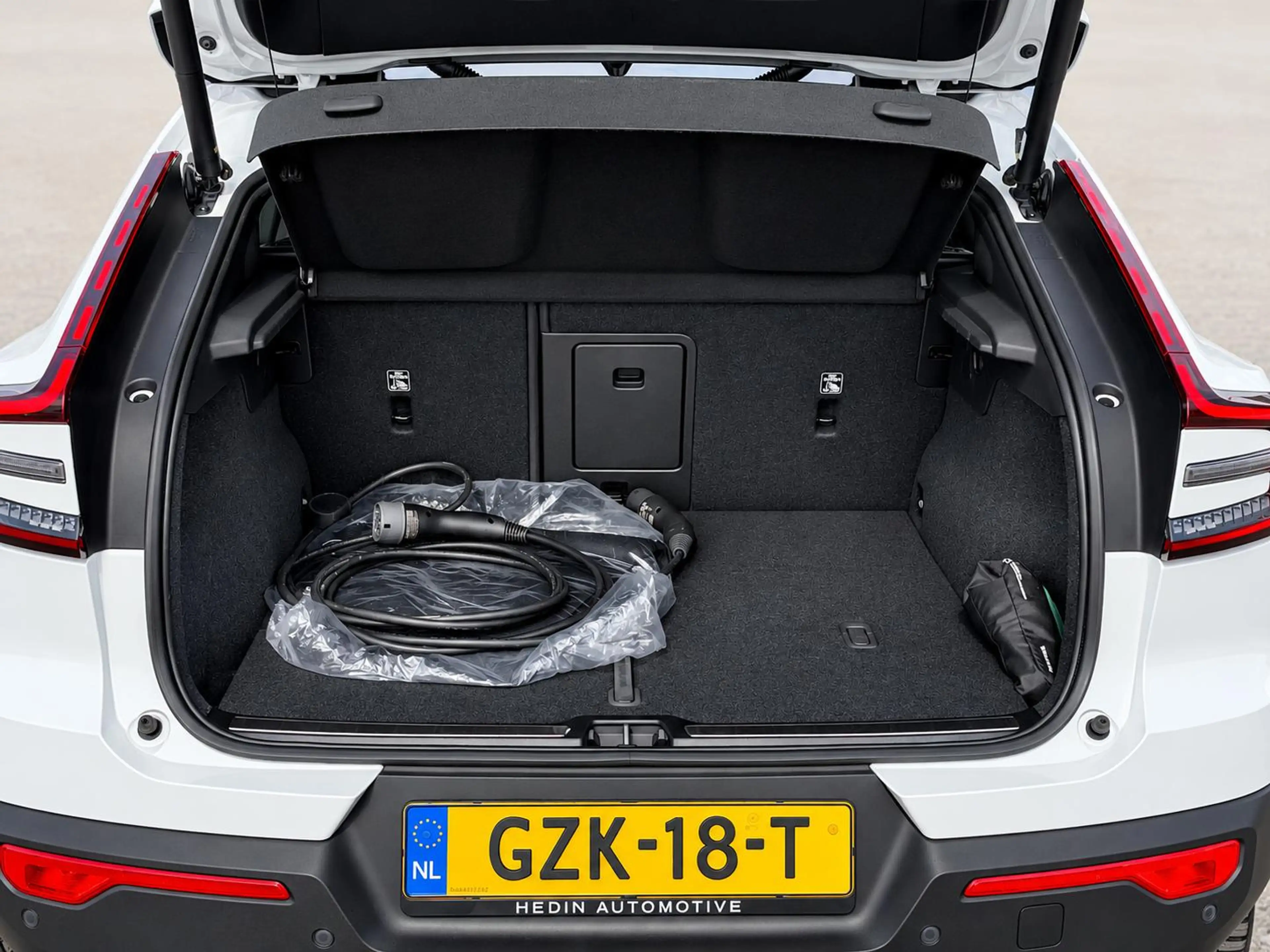 Volvo C40 Recharge Plus 69 kWh SOH 94,3% | Panoramadak | Pil — photo 20