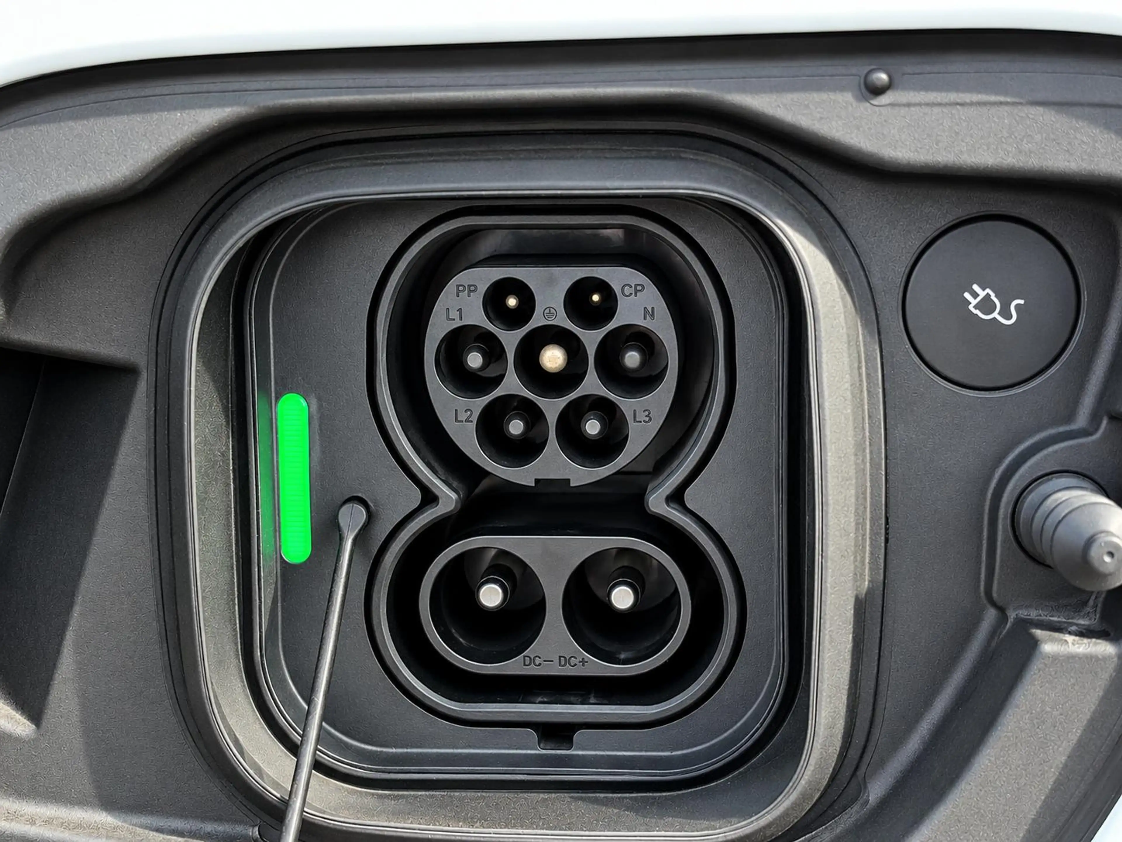 Volvo C40 Recharge Plus 69 kWh SOH 94,3% | Panoramadak | Pil — photo 23