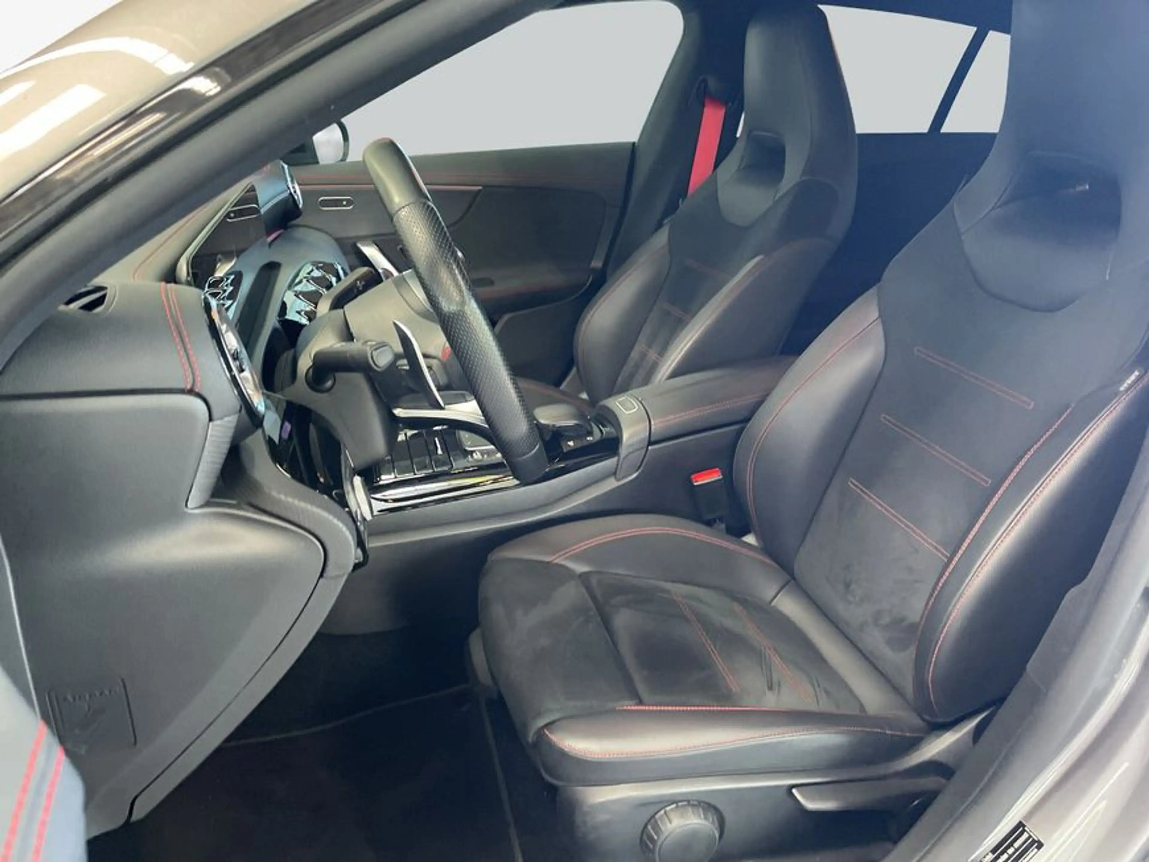 Mercedes-Benz CLA 35 AMG CLA — photo 10
