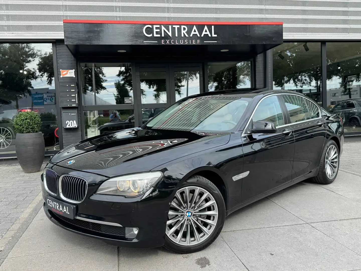 BMW 740 7-serie 740i High Executive 326PK|Pano|Camera|Head Zwart - 1