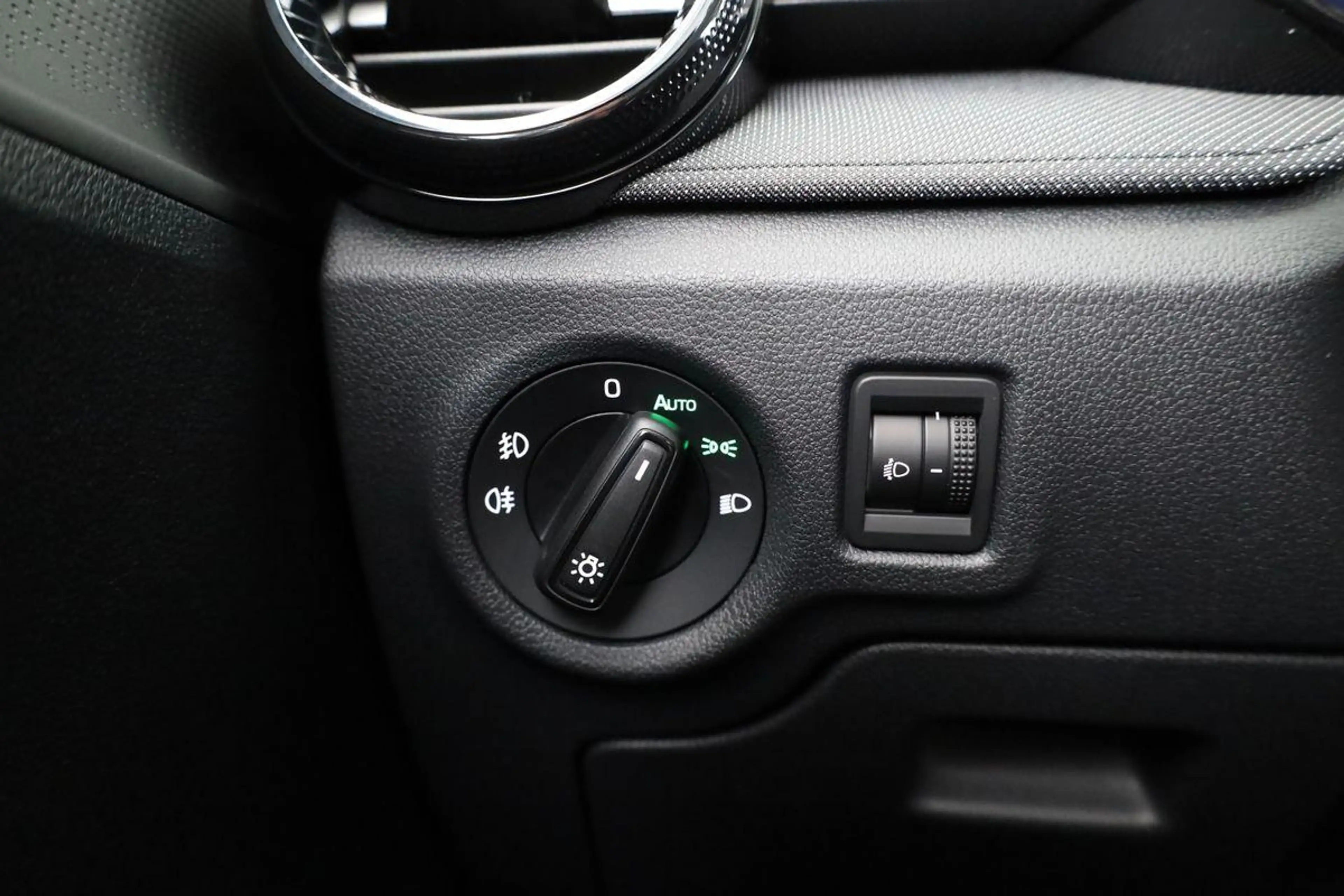 Skoda Fabia 1.0 TSI Selection, Park, SmartLink, 4 J.-Garantie — photo 10