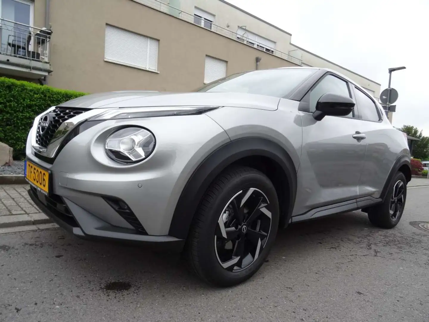Nissan Juke 1.0 N- CONNECTA + Park \u0026 Ride Pack Gris - 1