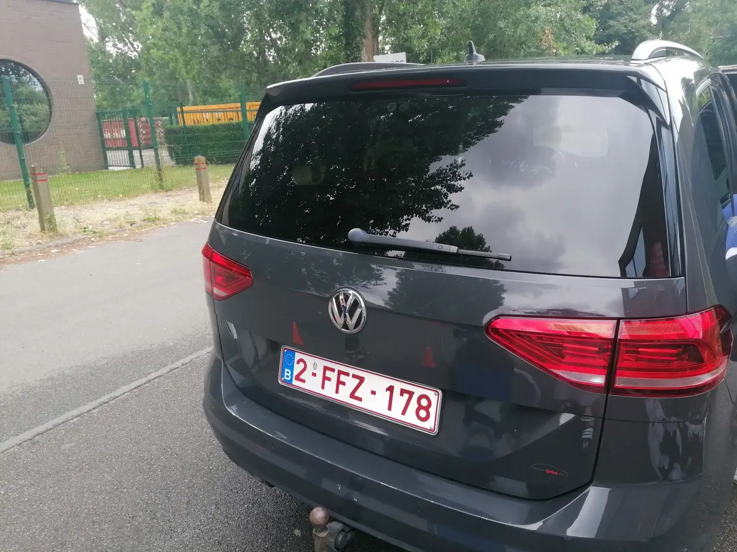 Volkswagen Touran 2.0 TDi SCR Highline DSG Gris - 2