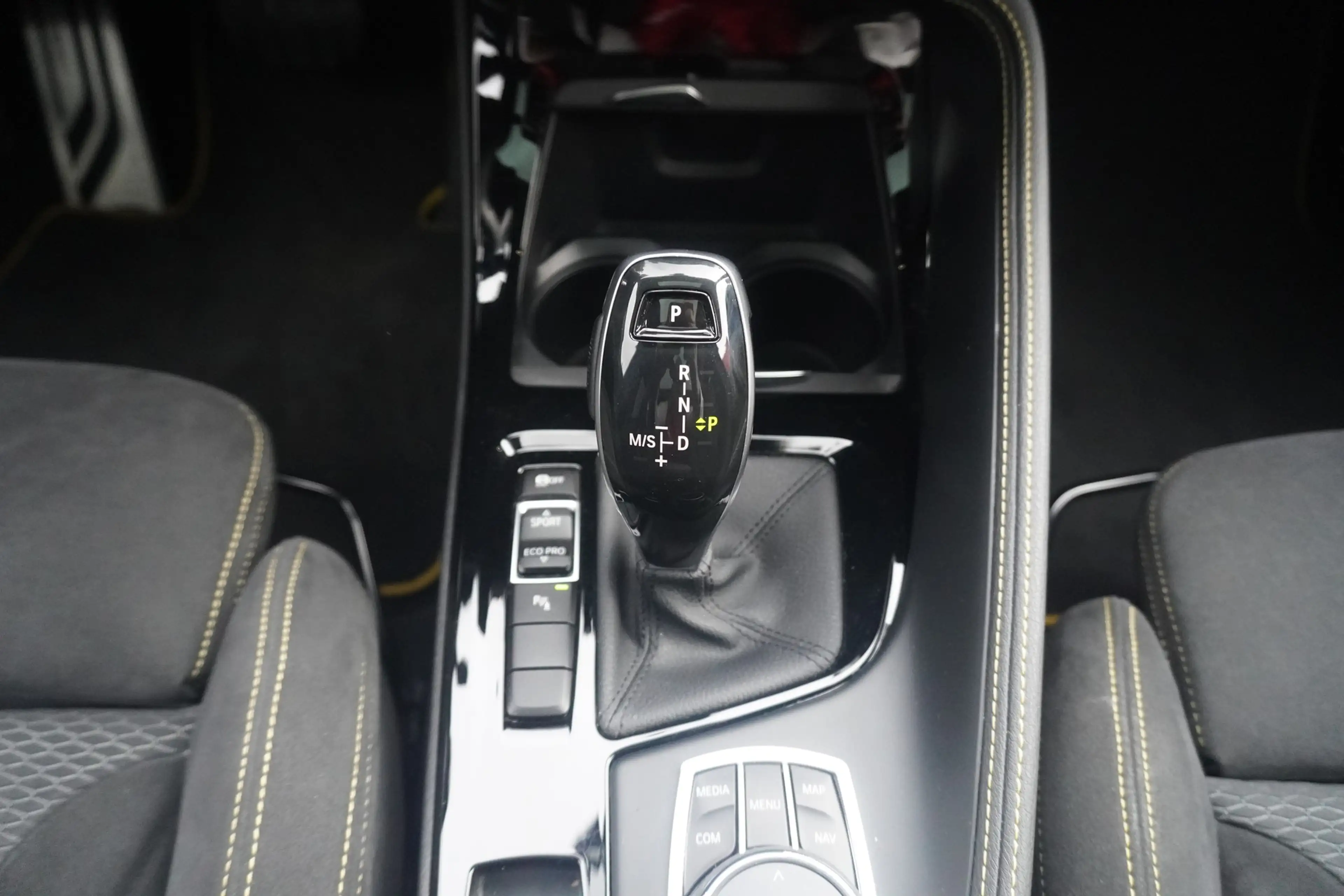 BMW X2 sDrive 20 i M Sport LED Navi Panorama Head-Up — photo 12