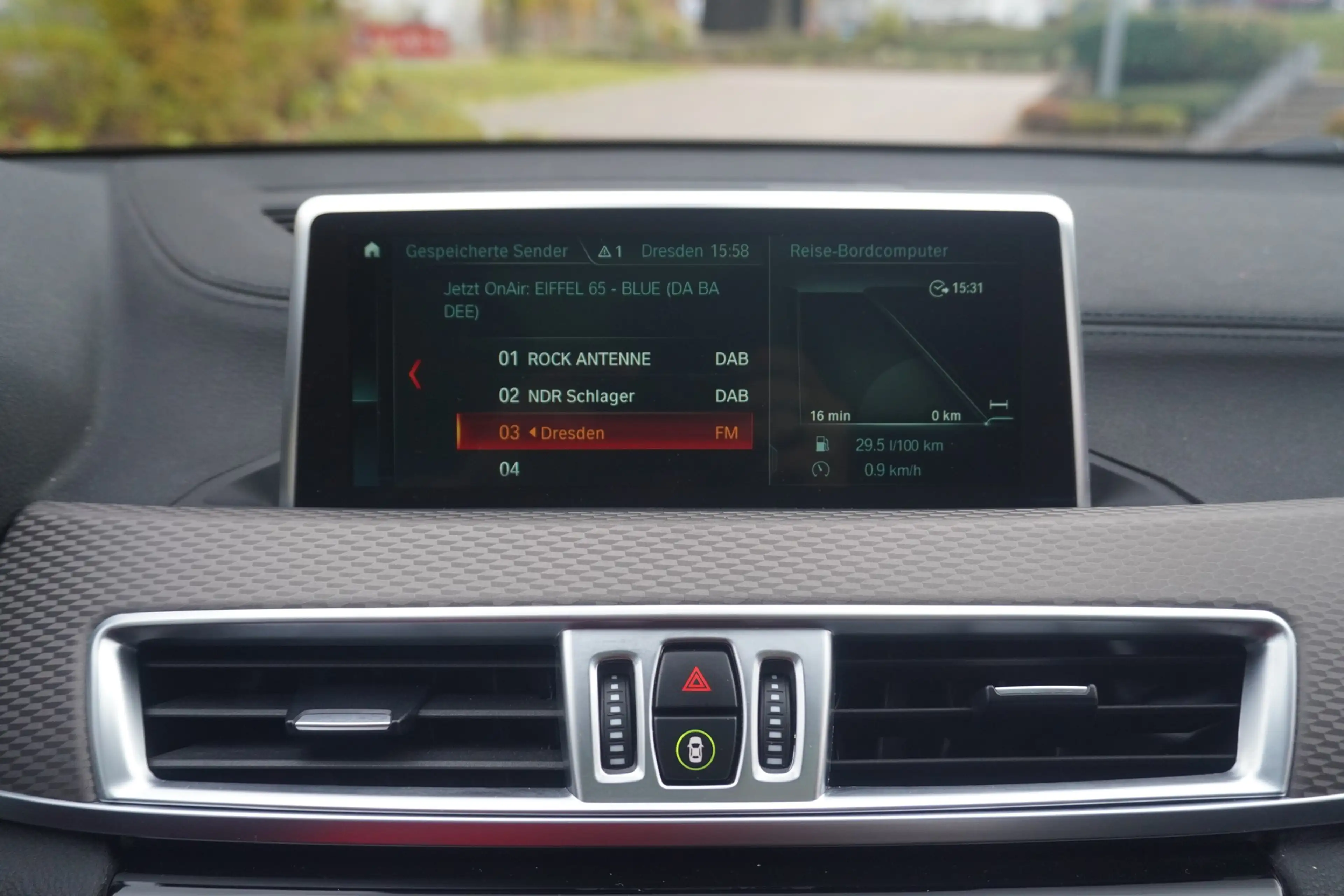 BMW X2 sDrive 20 i M Sport LED Navi Panorama Head-Up — photo 13