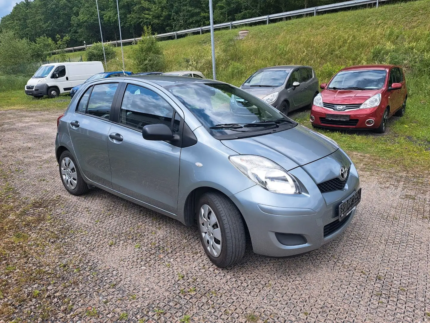 Toyota Yaris Cool 5-türig Klima M+S Gepflegt Plateado - 1