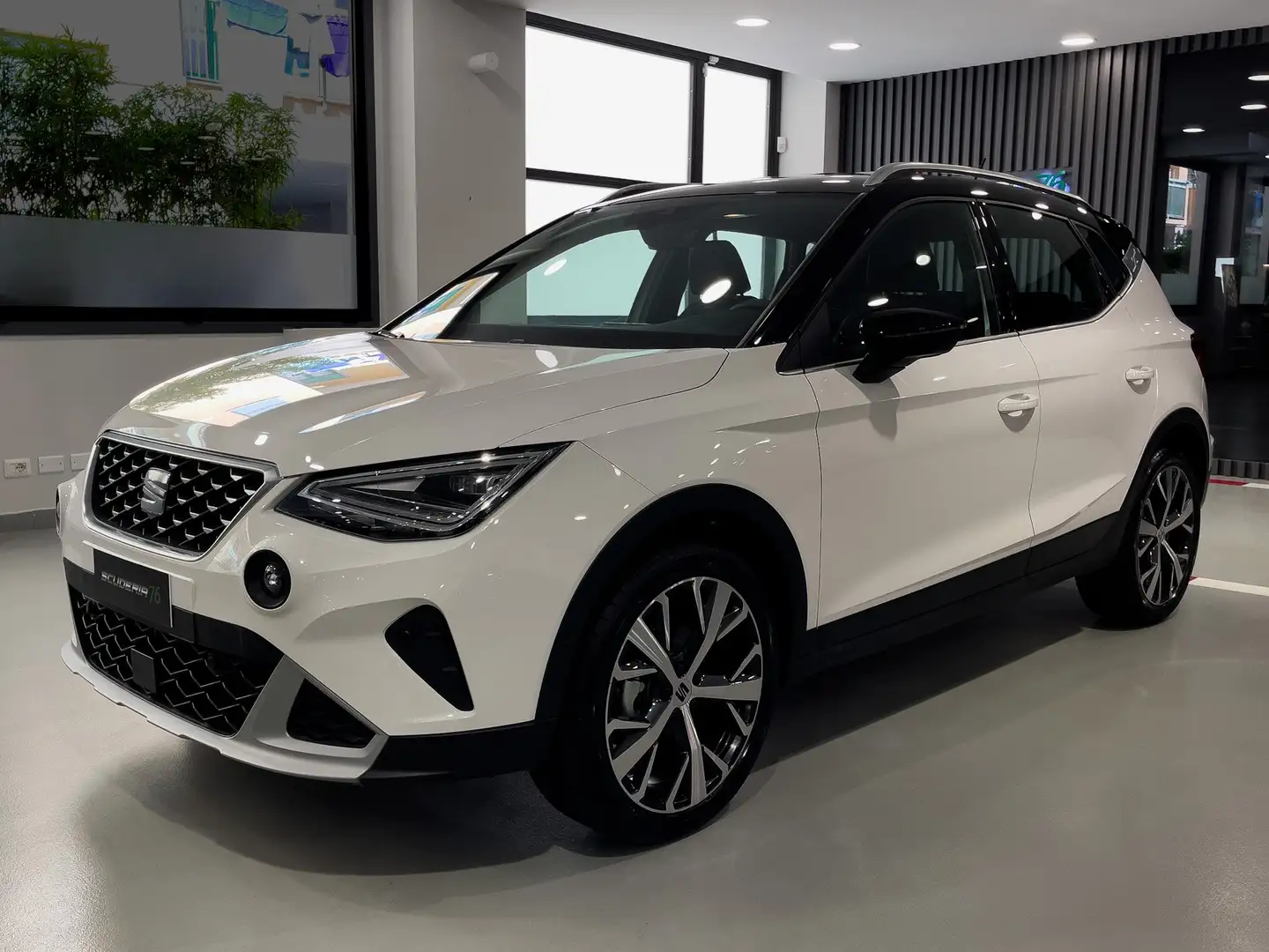 SEAT Arona 2022 1.0 ecotsi Xperience 110cv dsg "KM ZERO" Weiß - 1