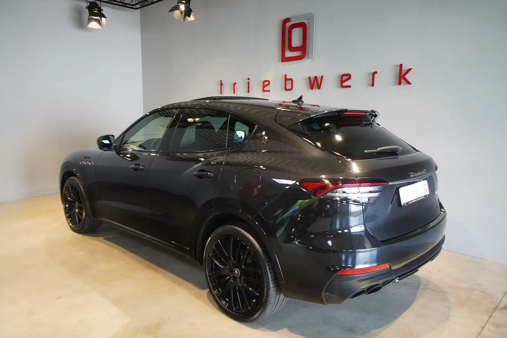 Maserati Levante 3.0 V6 Modena BRD-Ufrei-Letztes Modell-Pano-top Schwarz - 2
