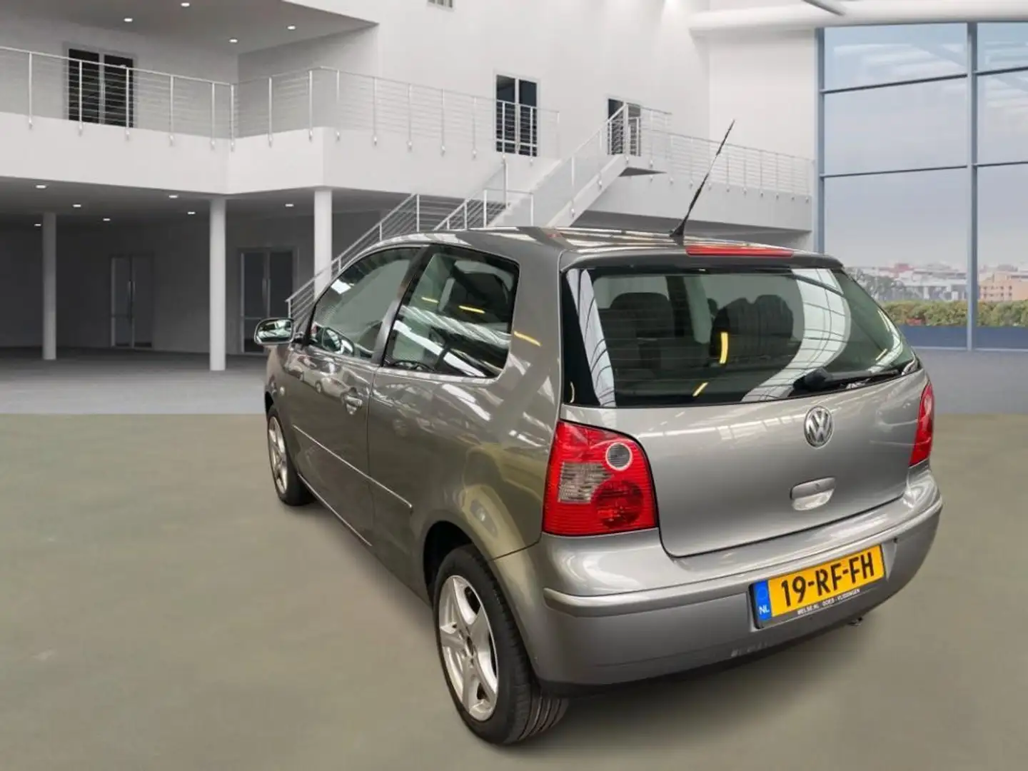 Volkswagen Polo 1.4-16V Turijn/APK TOT 11-04-2025 Grijs - 2