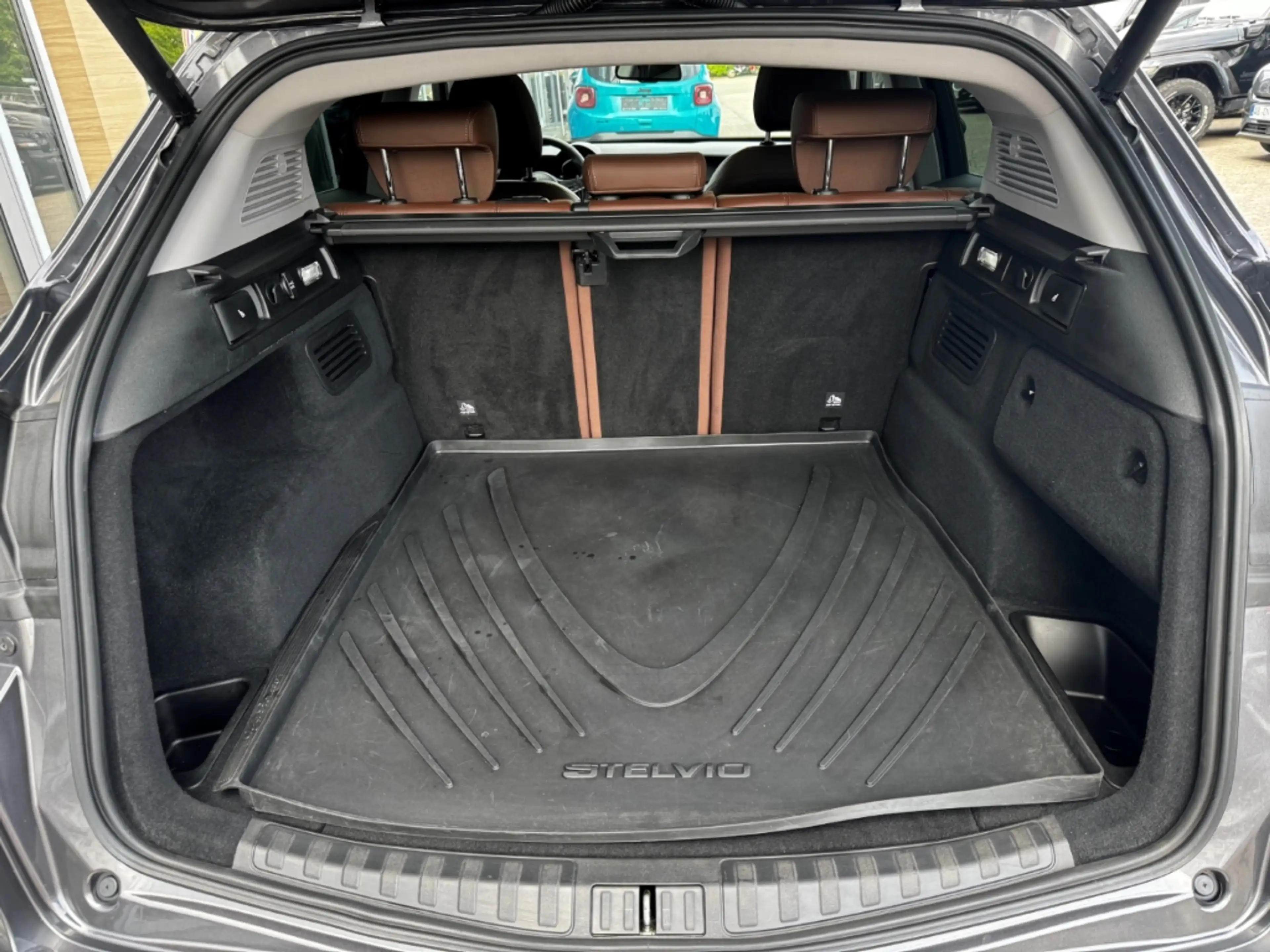 Alfa Romeo Stelvio Q4 Allrad Klima Navigation LenkradHZ SitzHZ Apple — photo 7