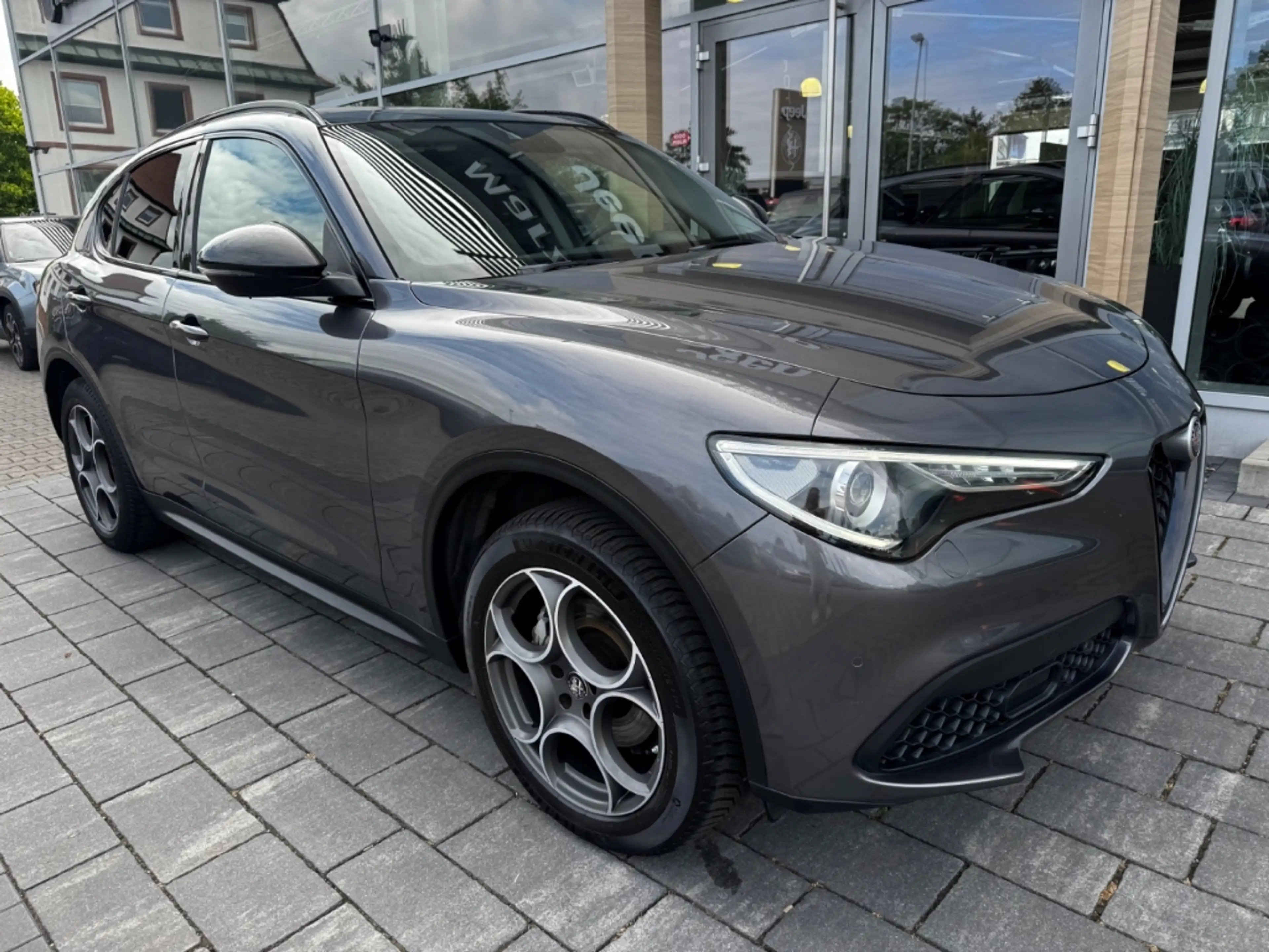 Alfa Romeo Stelvio Q4 Allrad Klima Navigation LenkradHZ SitzHZ Apple — photo 2