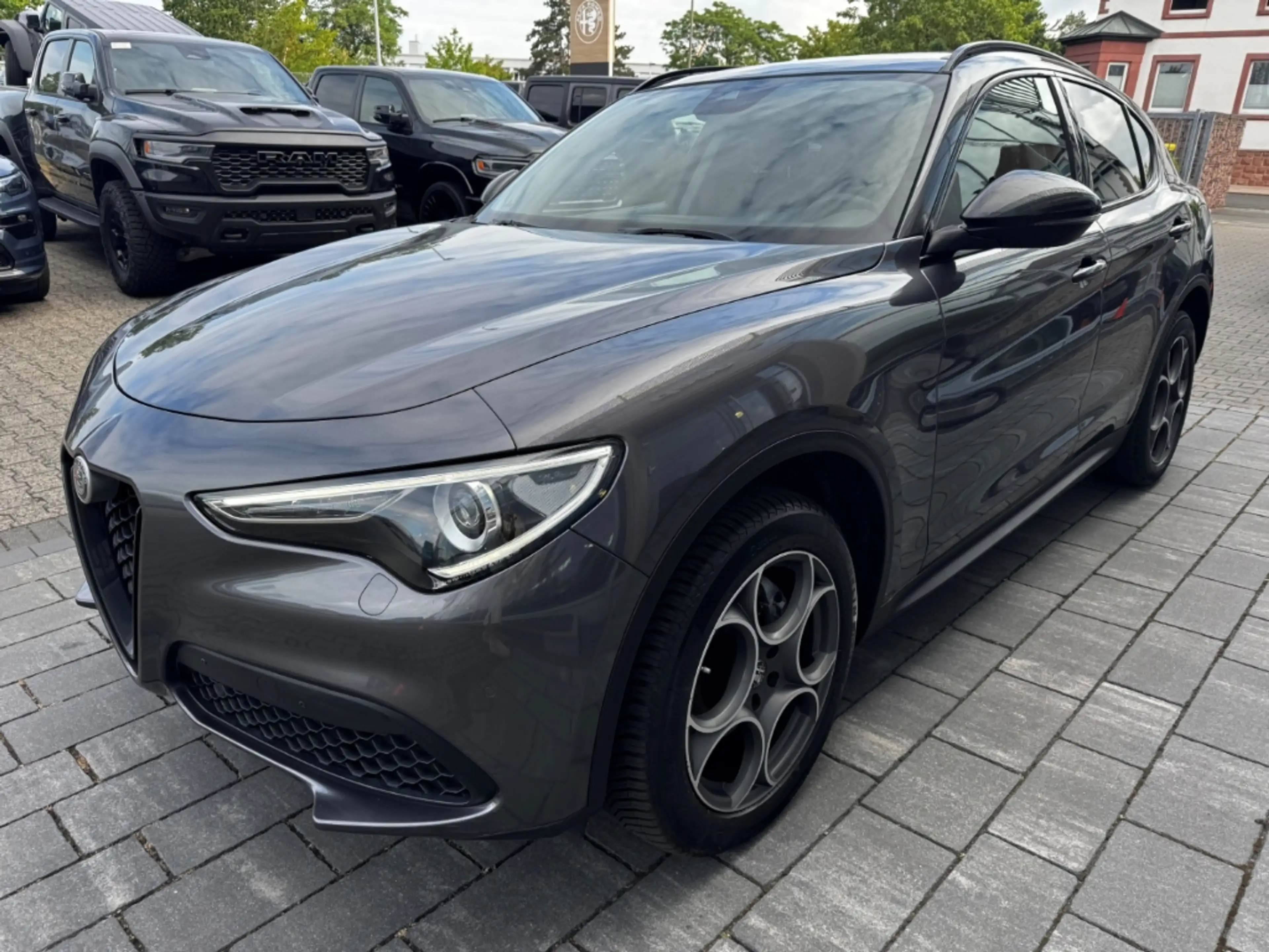 Alfa Romeo Stelvio Q4 Allrad Klima Navigation LenkradHZ SitzHZ Apple — photo 4