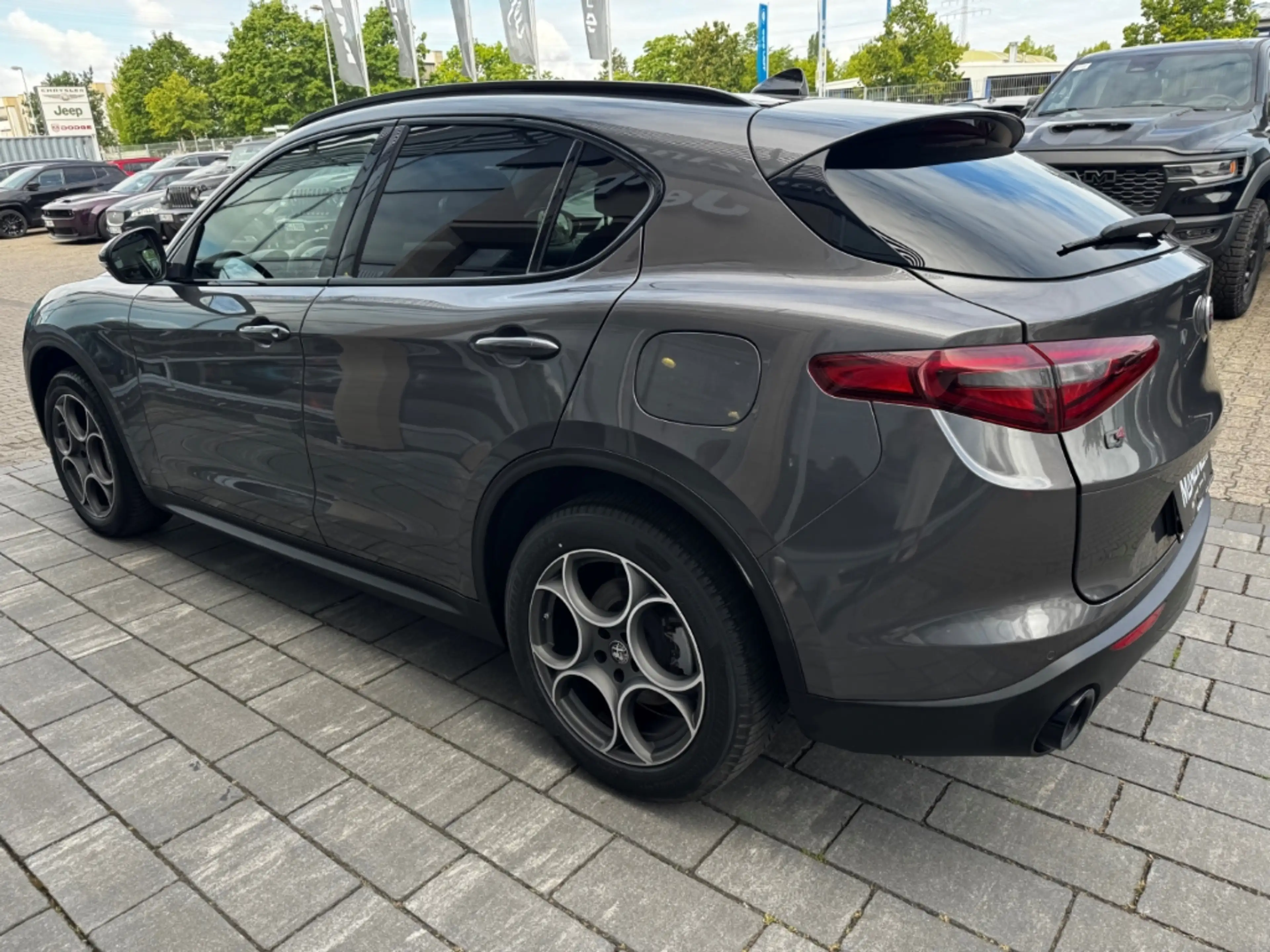 Alfa Romeo Stelvio Q4 Allrad Klima Navigation LenkradHZ SitzHZ Apple — photo 5