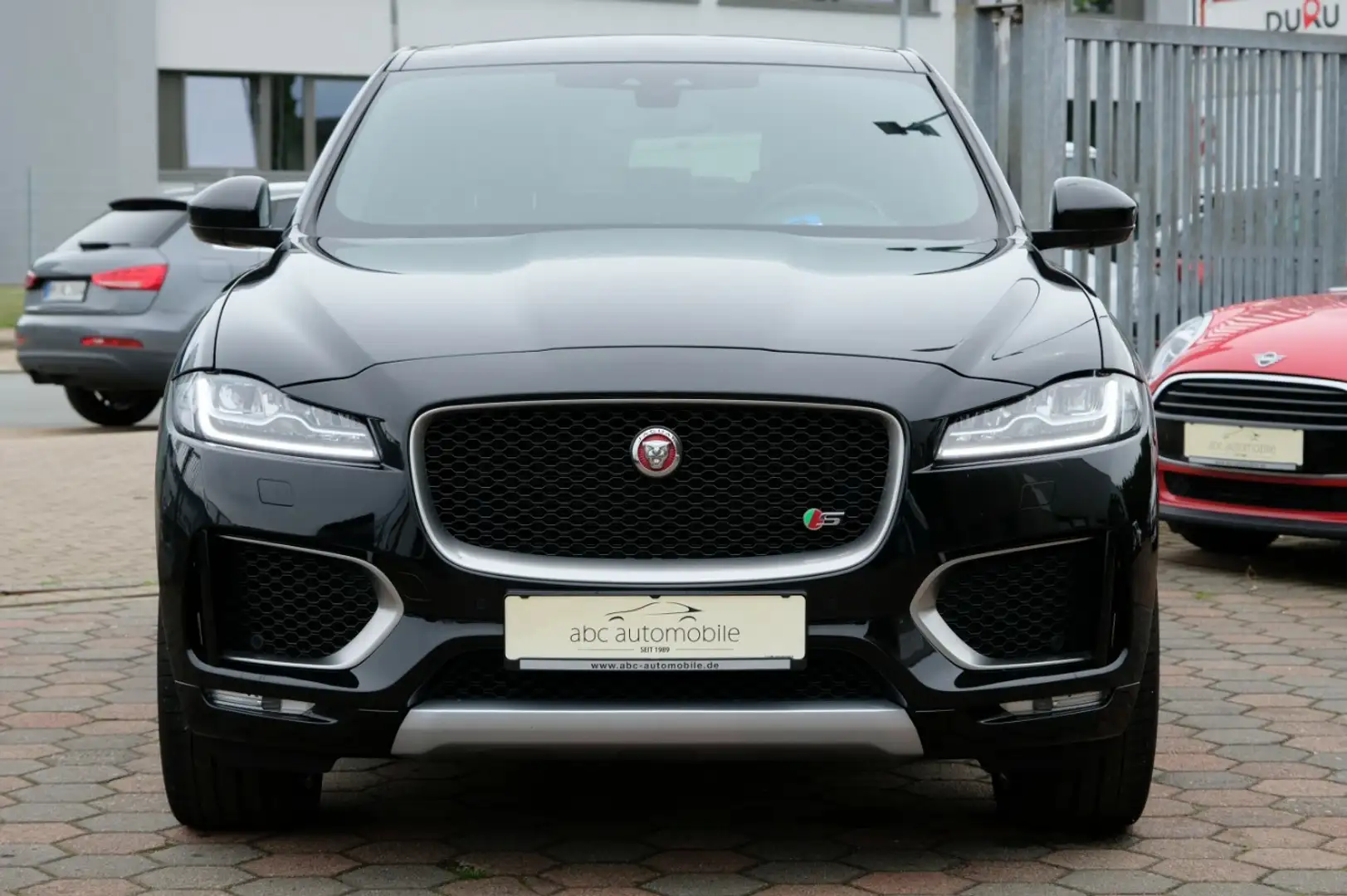 Jaguar F-Pace 3.0d First Edition AWD LED Leder Pano Schwarz - 2