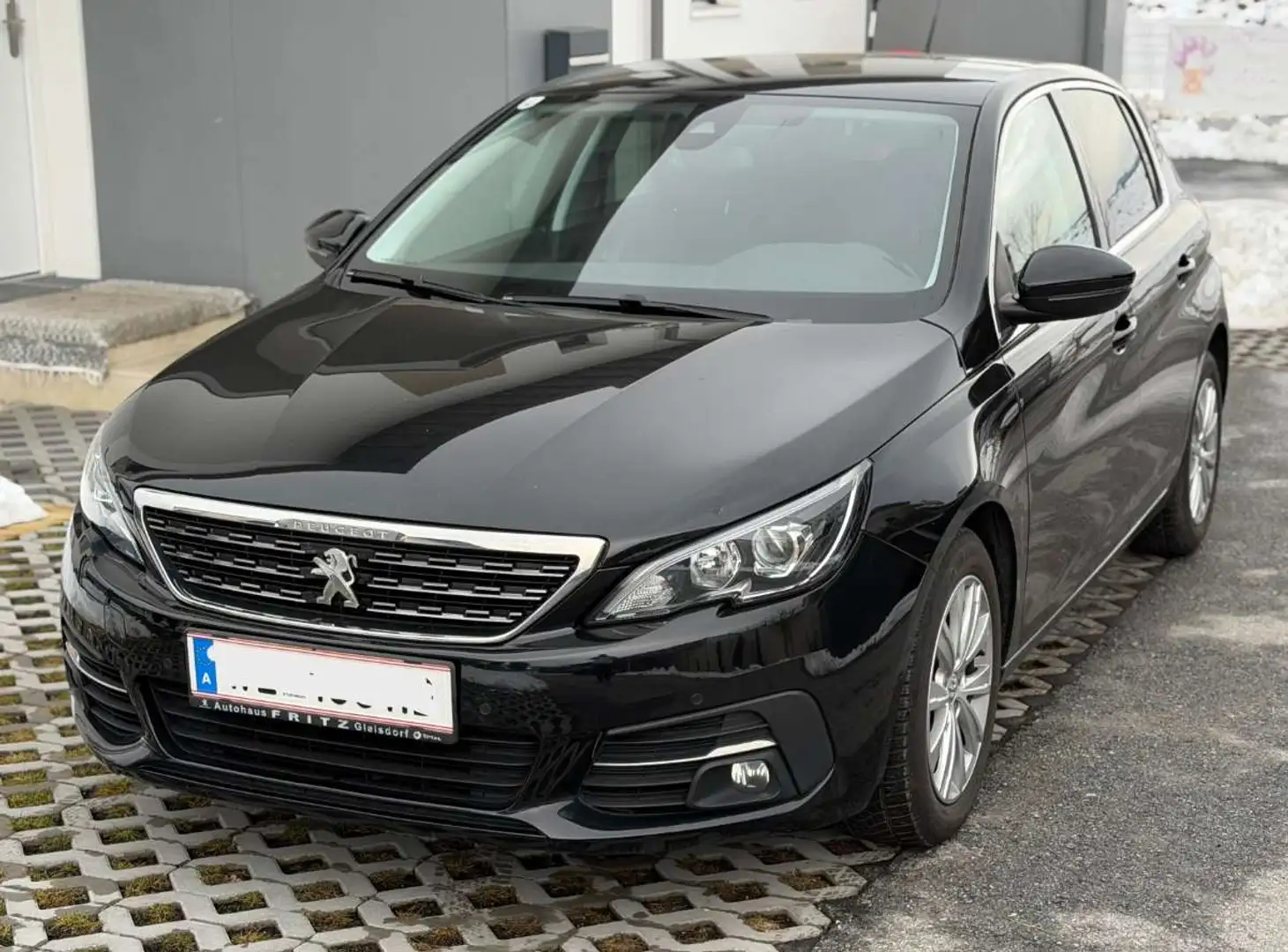 Peugeot 308 308 1,2 PureTech 130 Allure S Schwarz - 1