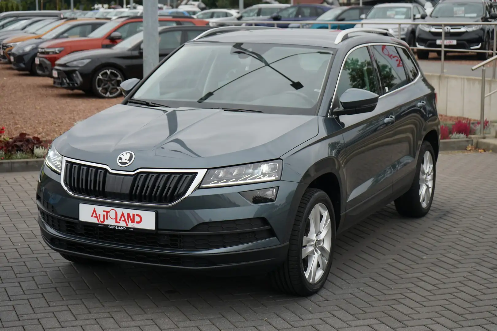 Skoda Karoq 1.5 TSI DSG Style VC STHZ LHZ LED Navi Grau - 2