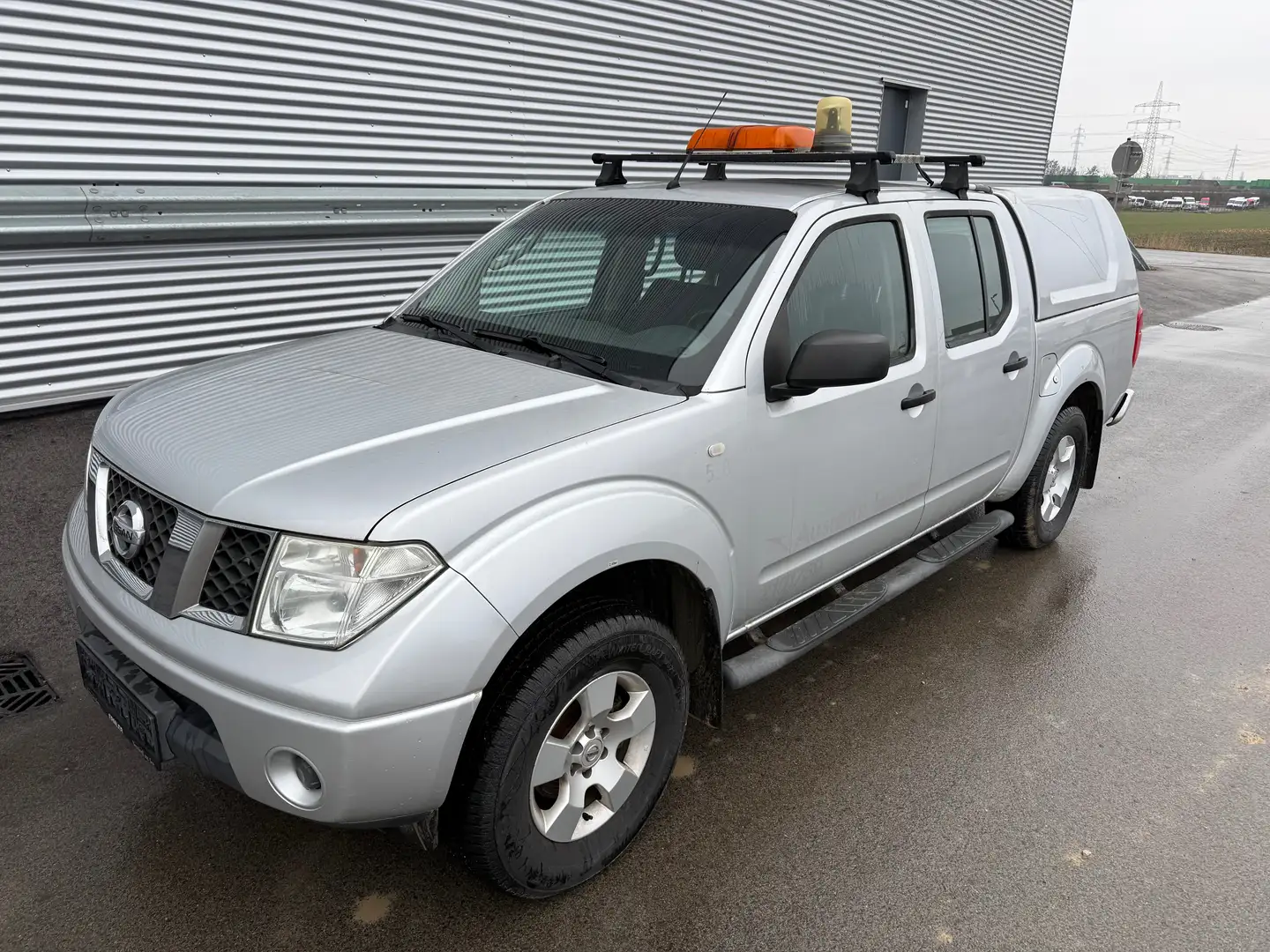 Nissan Navara Double Cab SE 2,5 4x4 Aut. ID:7 Grau - 1